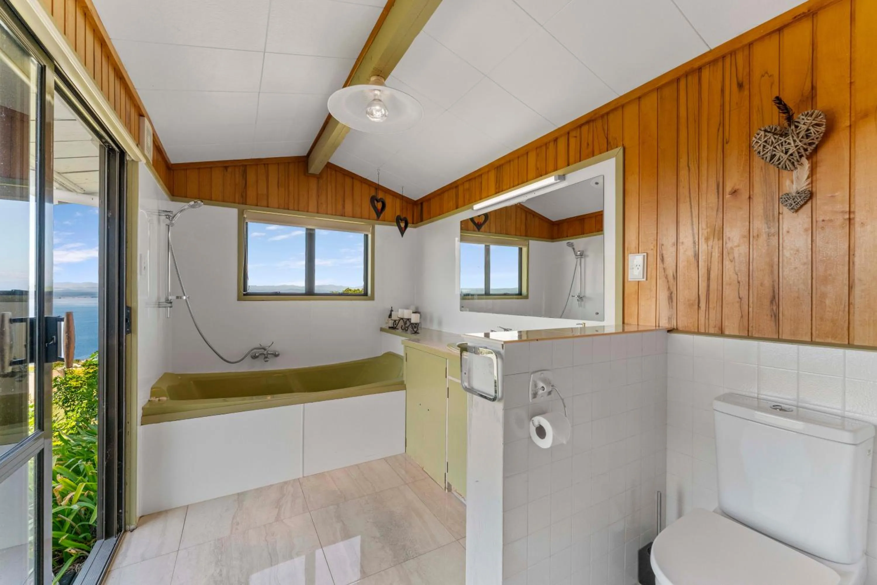 Property building in Heights Haven - Acacia Bay Holiday Home