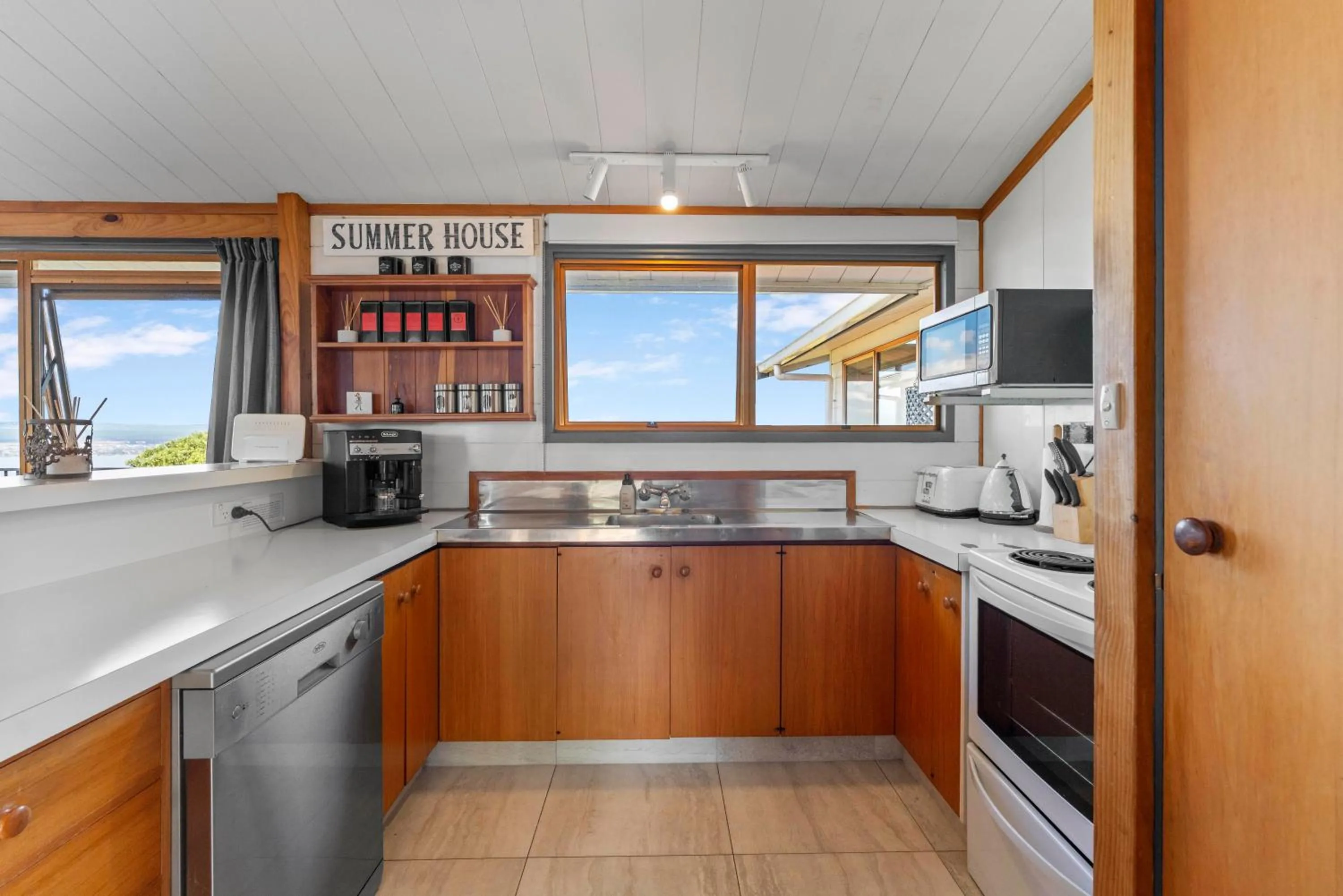 Property building in Heights Haven - Acacia Bay Holiday Home