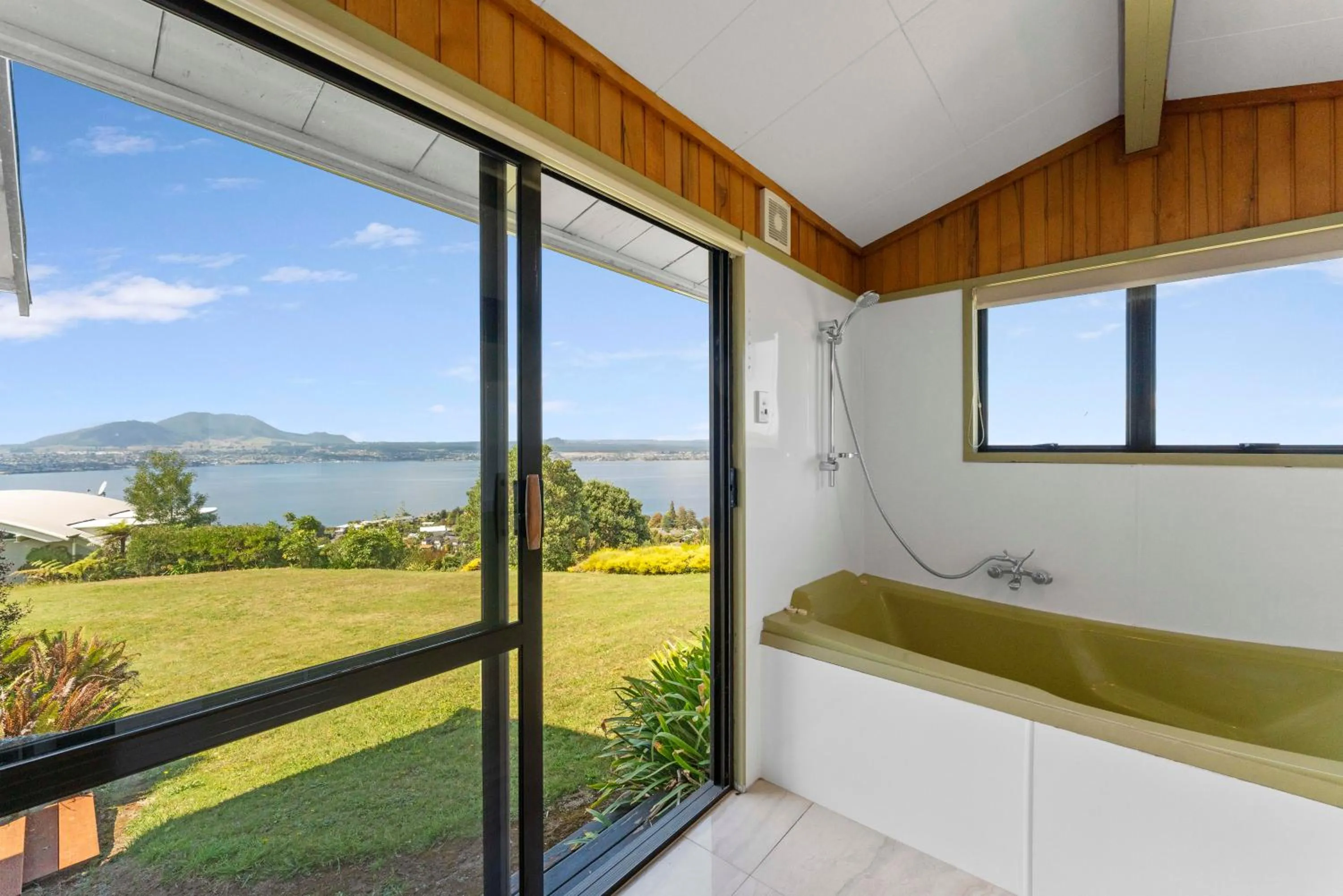 Property building in Heights Haven - Acacia Bay Holiday Home