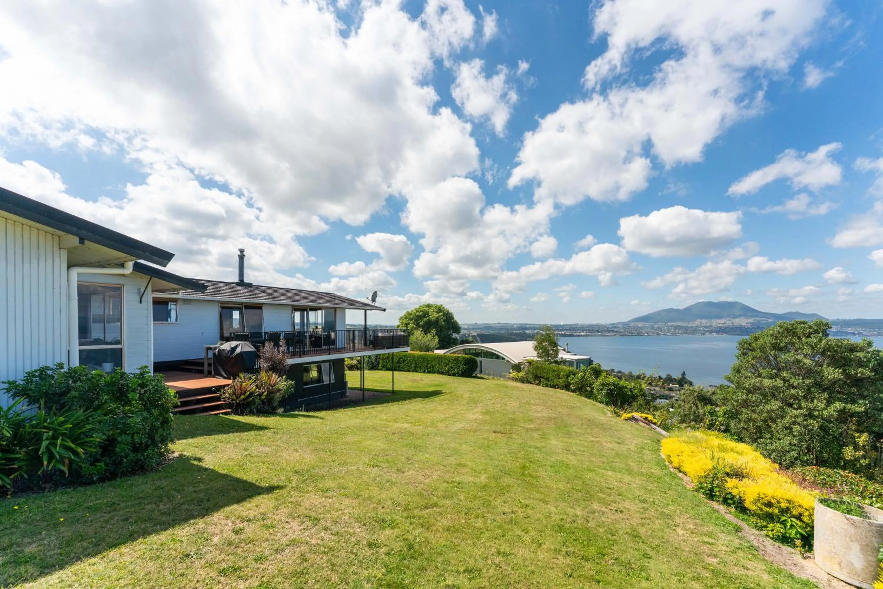 Property building in Heights Haven - Acacia Bay Holiday Home