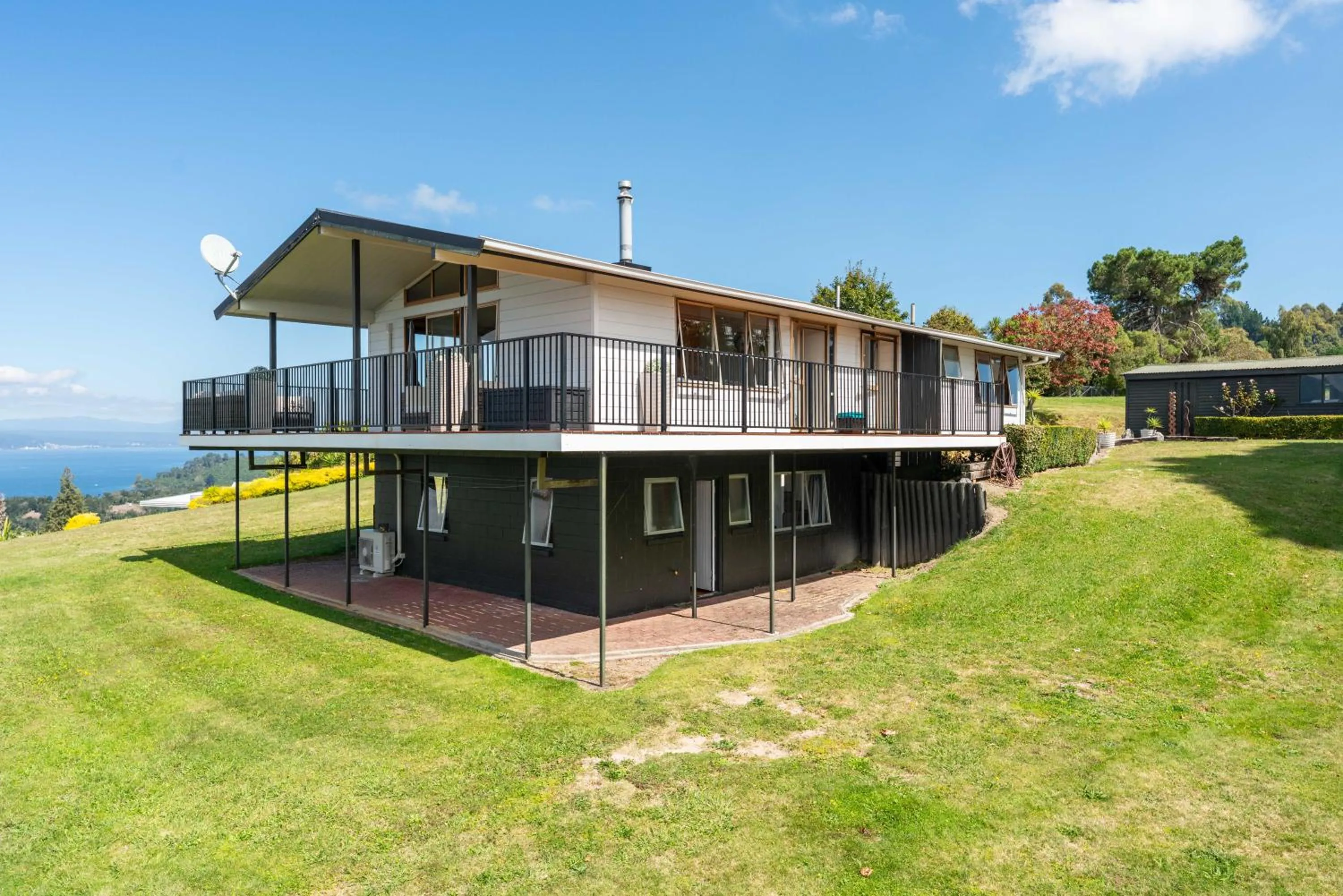 Property building in Heights Haven - Acacia Bay Holiday Home