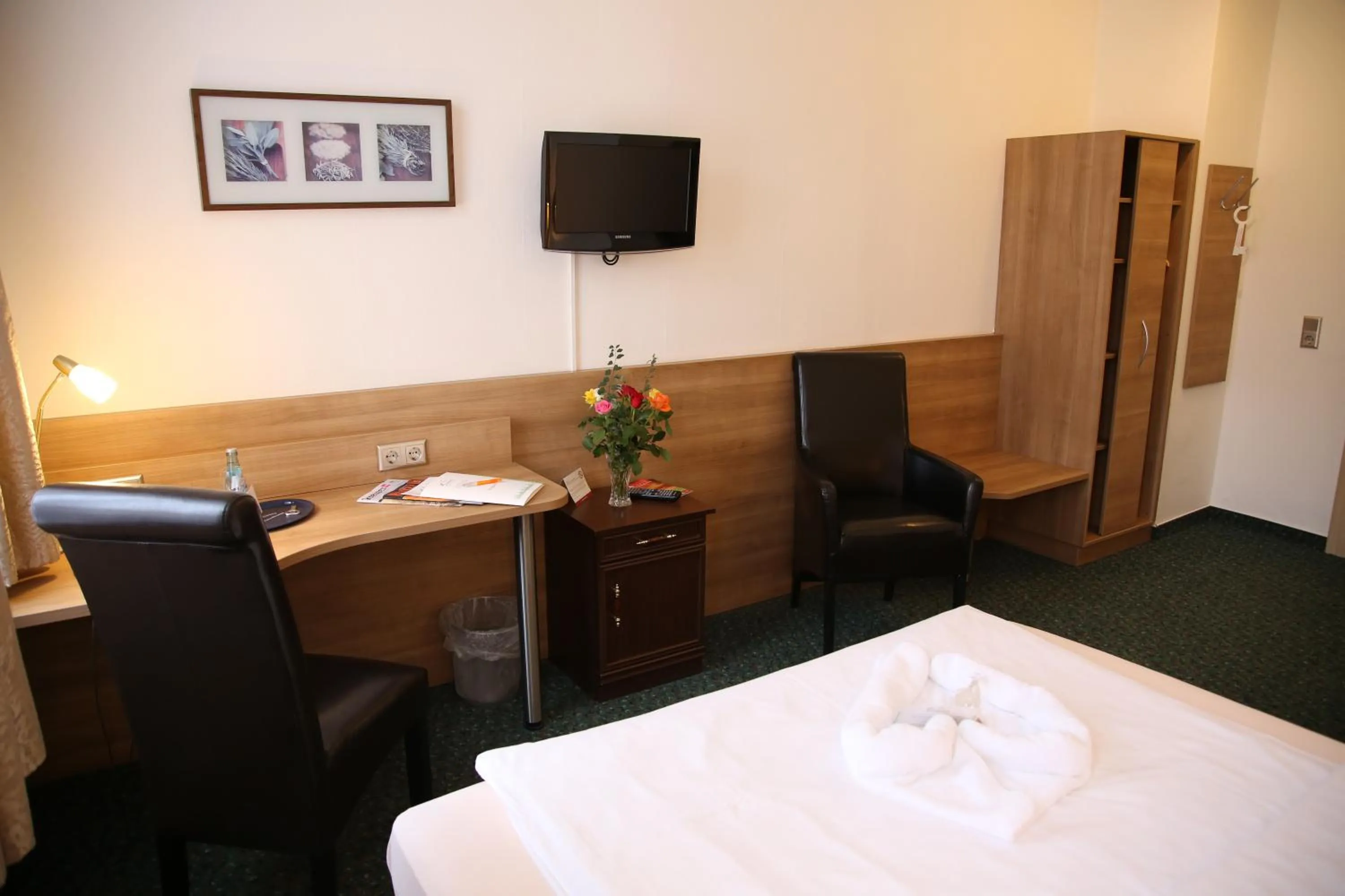 Photo of the whole room, Bed in Hotel Alt-Connewitz