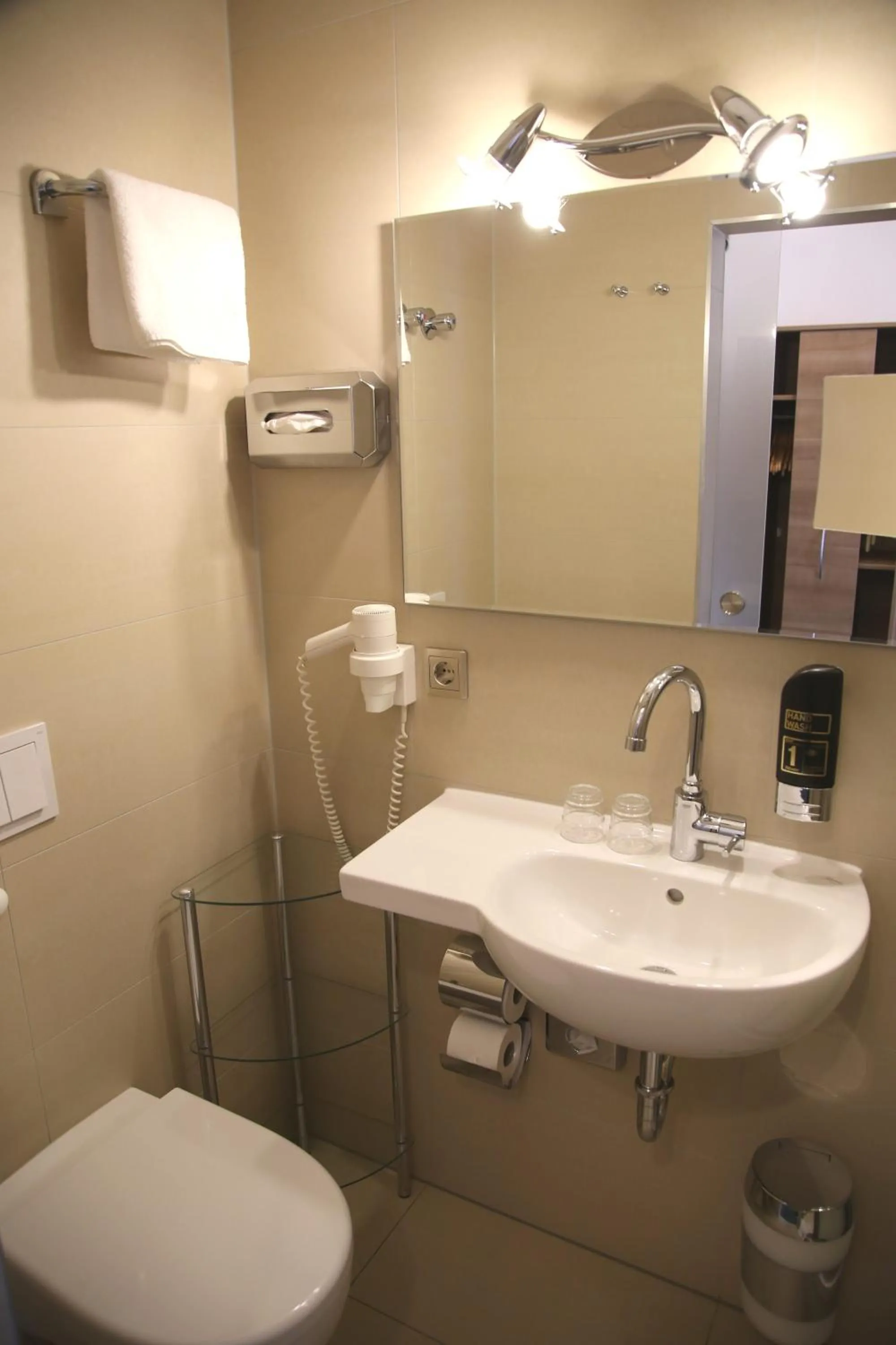 Toilet in Hotel Alt-Connewitz