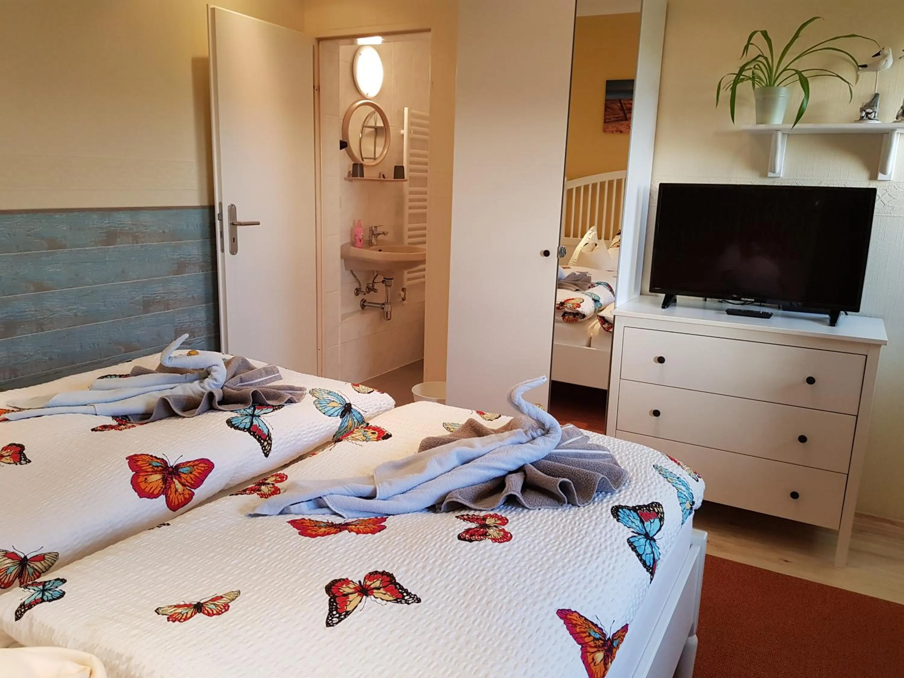 Photo of the whole room, Bed in Landhotel Pathes Hof