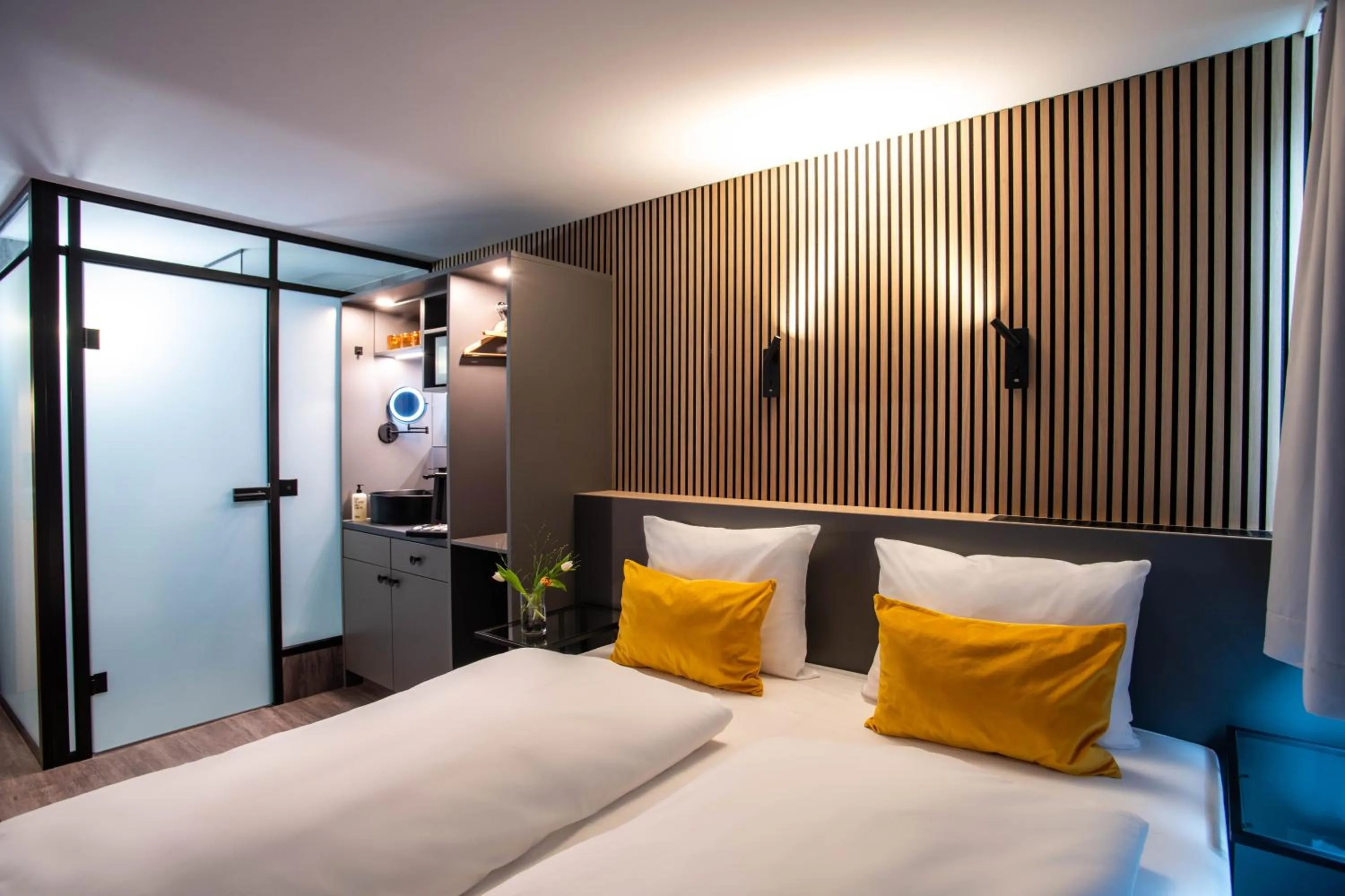 Bed in BeeVillage Messehotel Hannover Laatzen