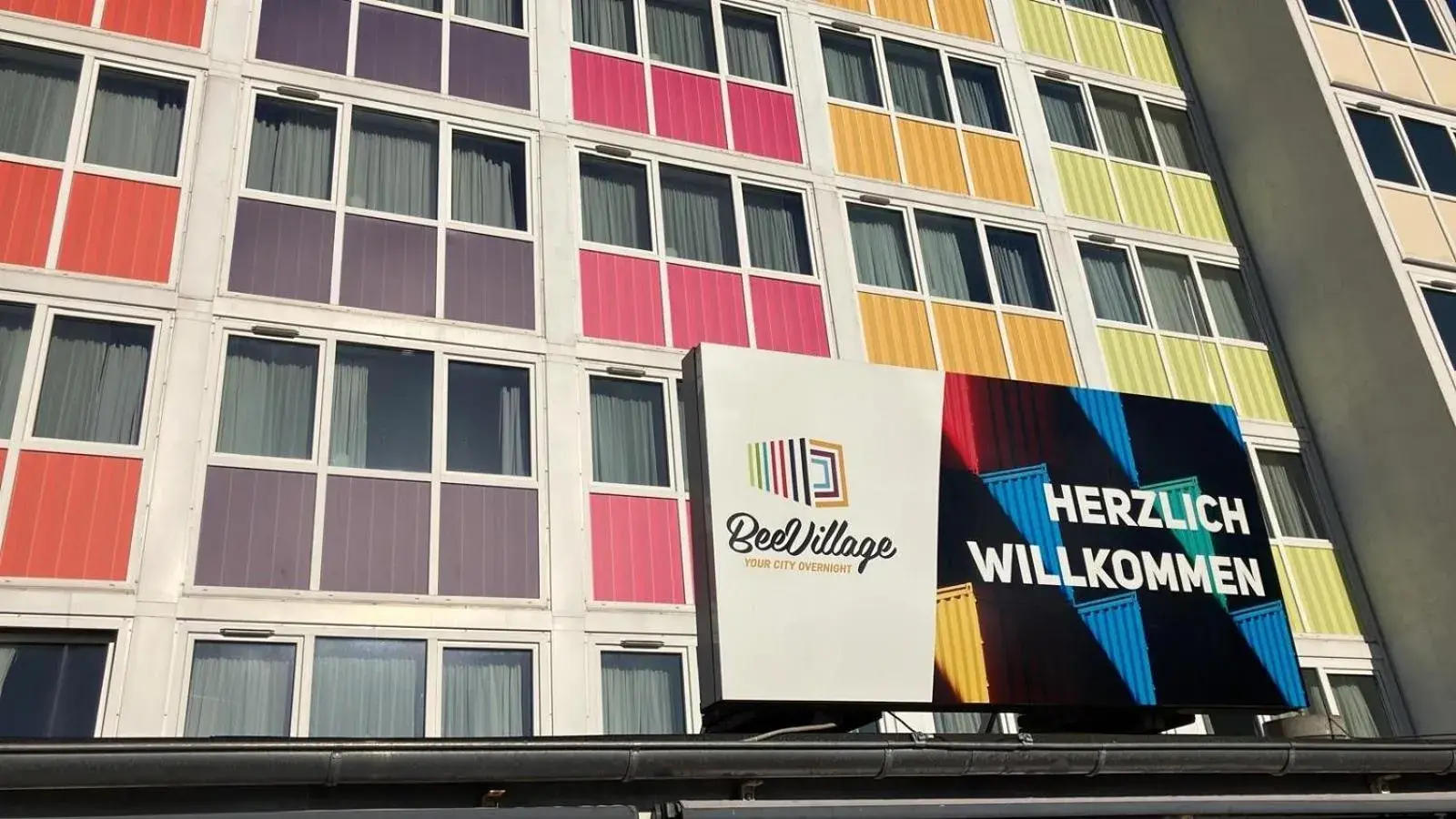 Property building in BeeVillage Messehotel Hannover Laatzen Property building in BeeVillage Messehotel Hannover Laatzen