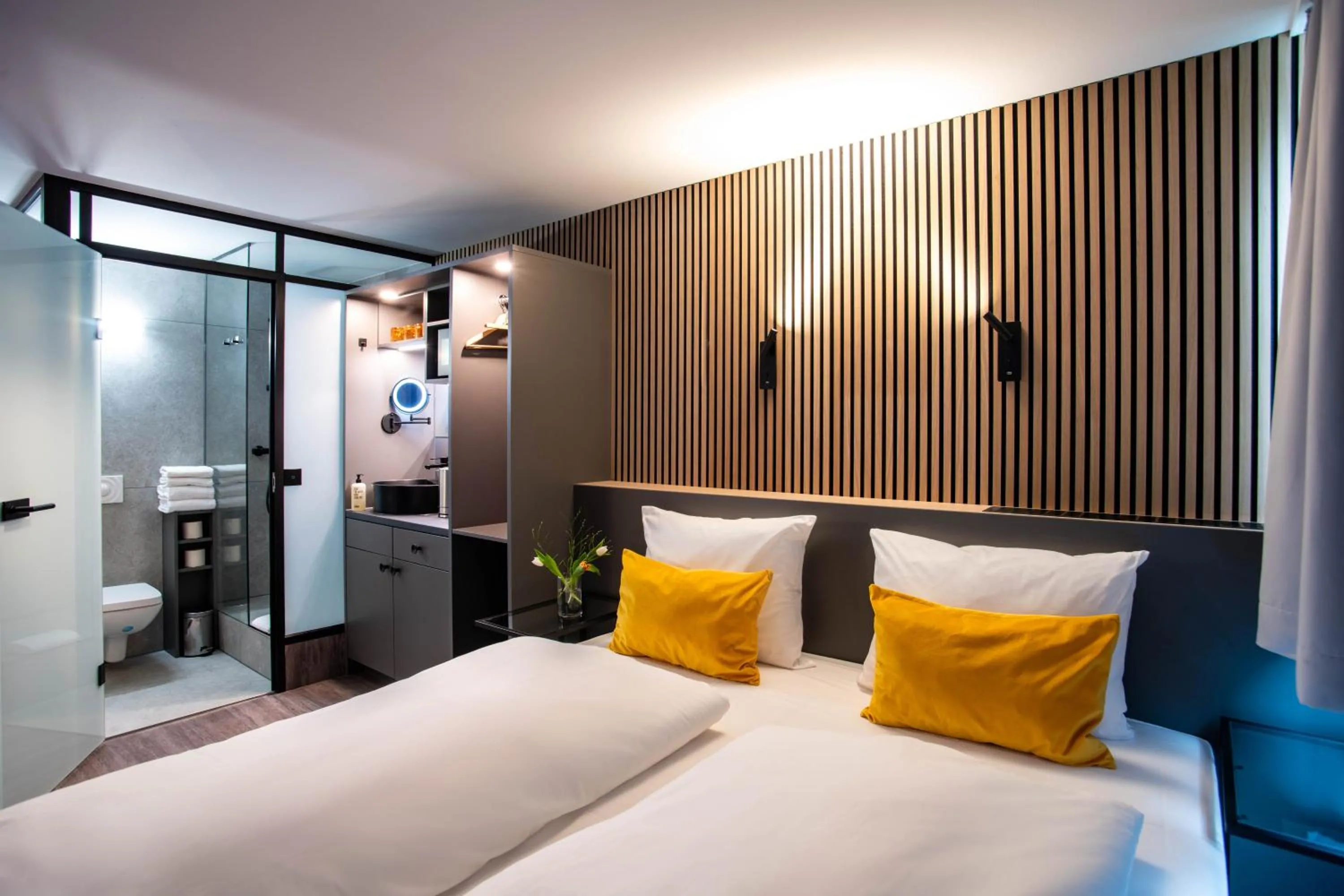Bed in BeeVillage Messehotel Hannover Laatzen