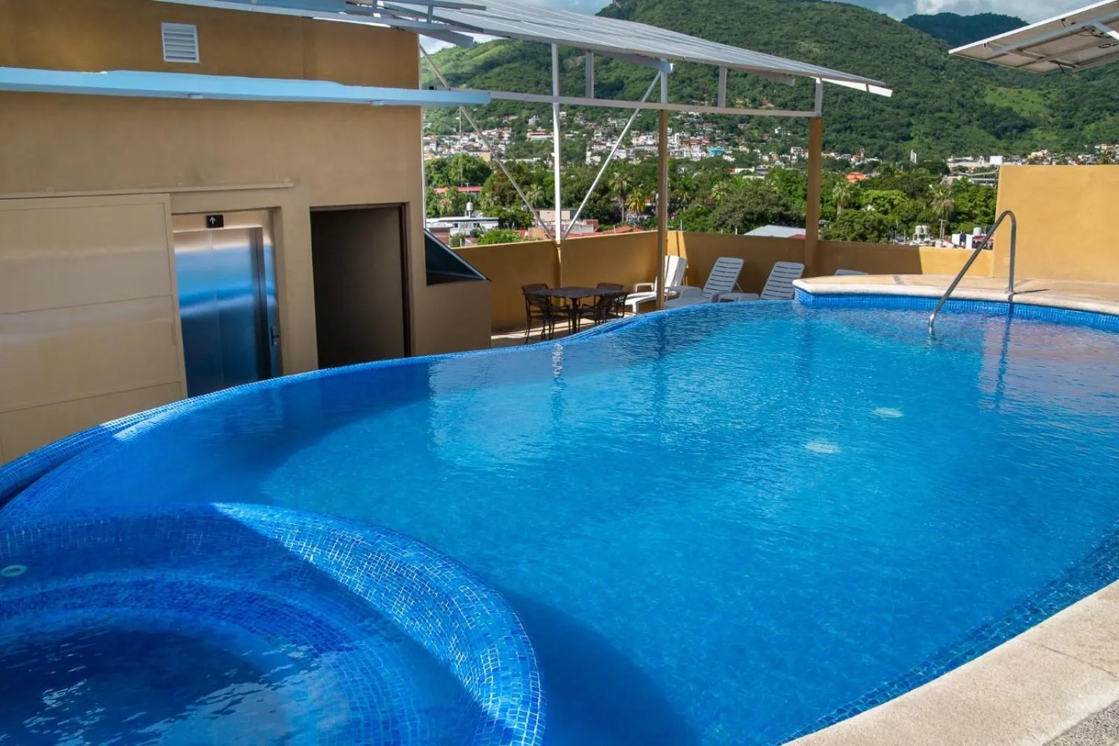Swimming pool in Fabuloso Hotel Las Vegas