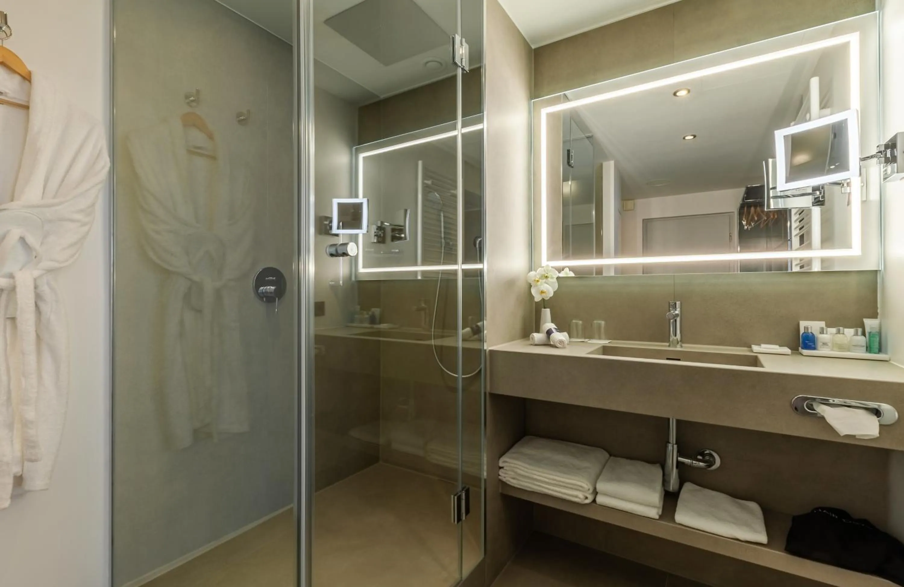 Shower in NYX Hotel Erfurt by Leonardo Hotels