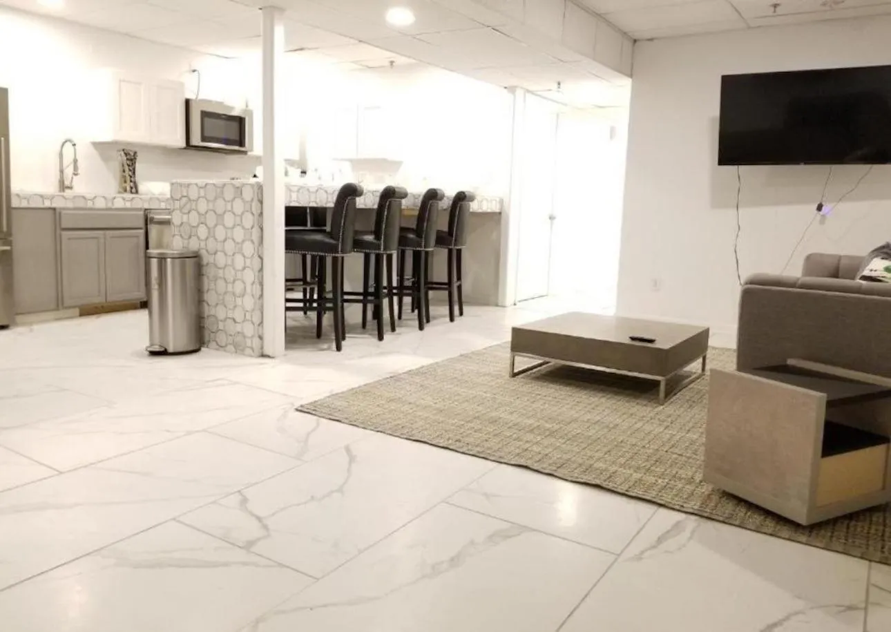 Communal lounge/ TV room in 7 BR- Sleeps 15! Famous Lakefront Amazing Property!