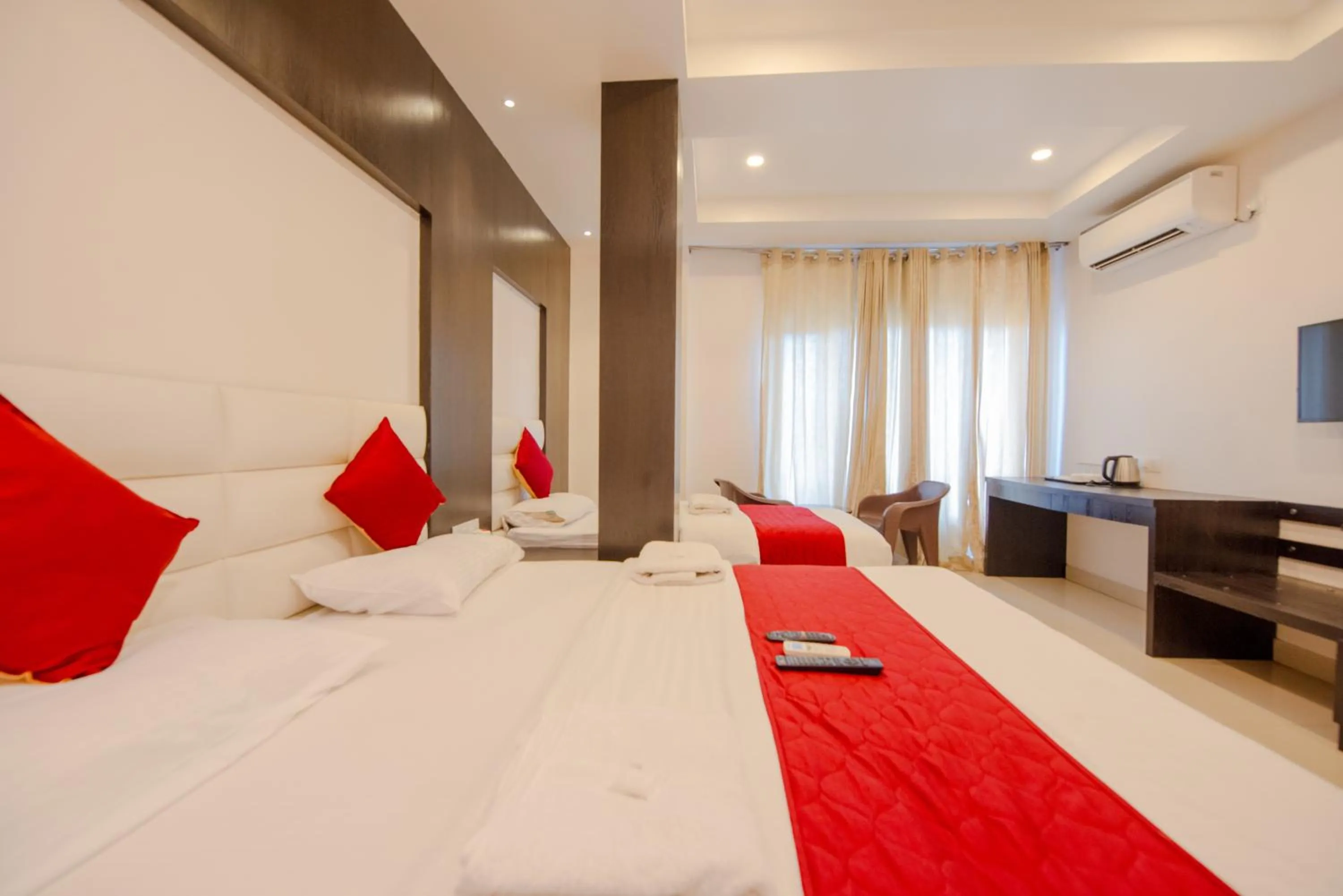 Bedroom, Bed in Hotel Horizon Hues