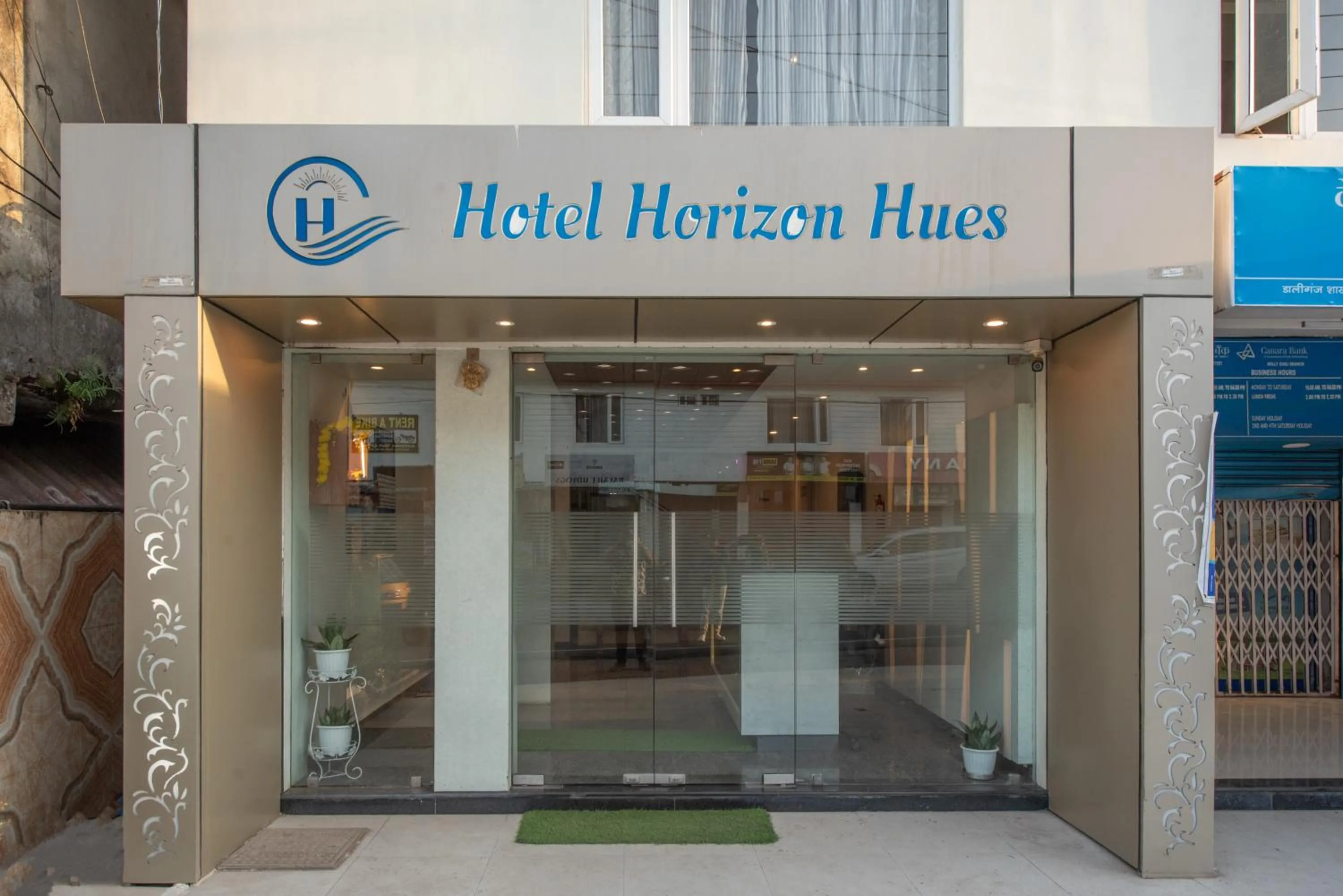 Property building in Hotel Horizon Hues