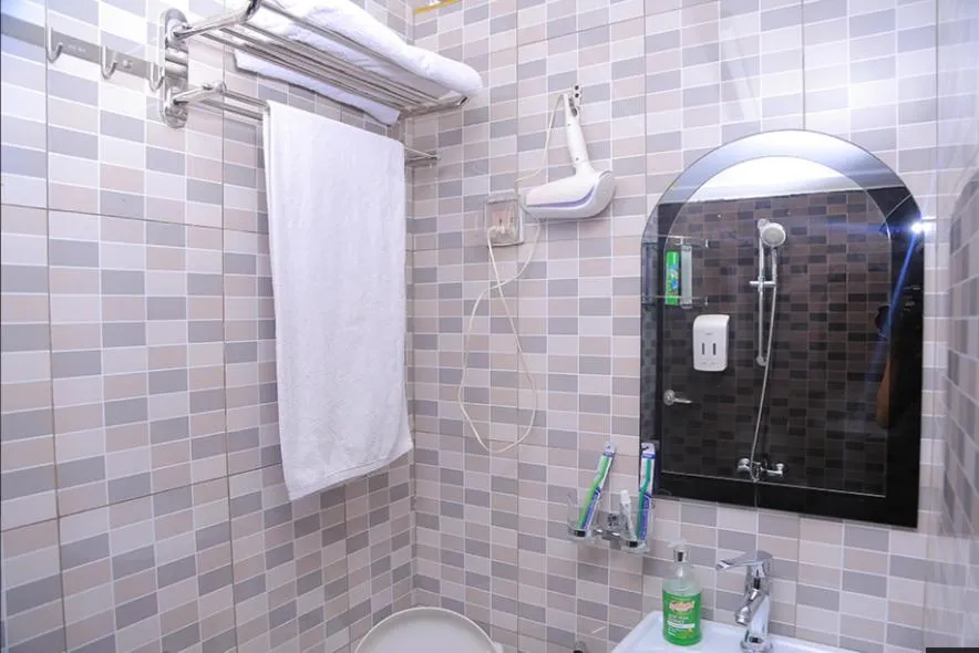 Shower in SamWeb Bed and Breakfast