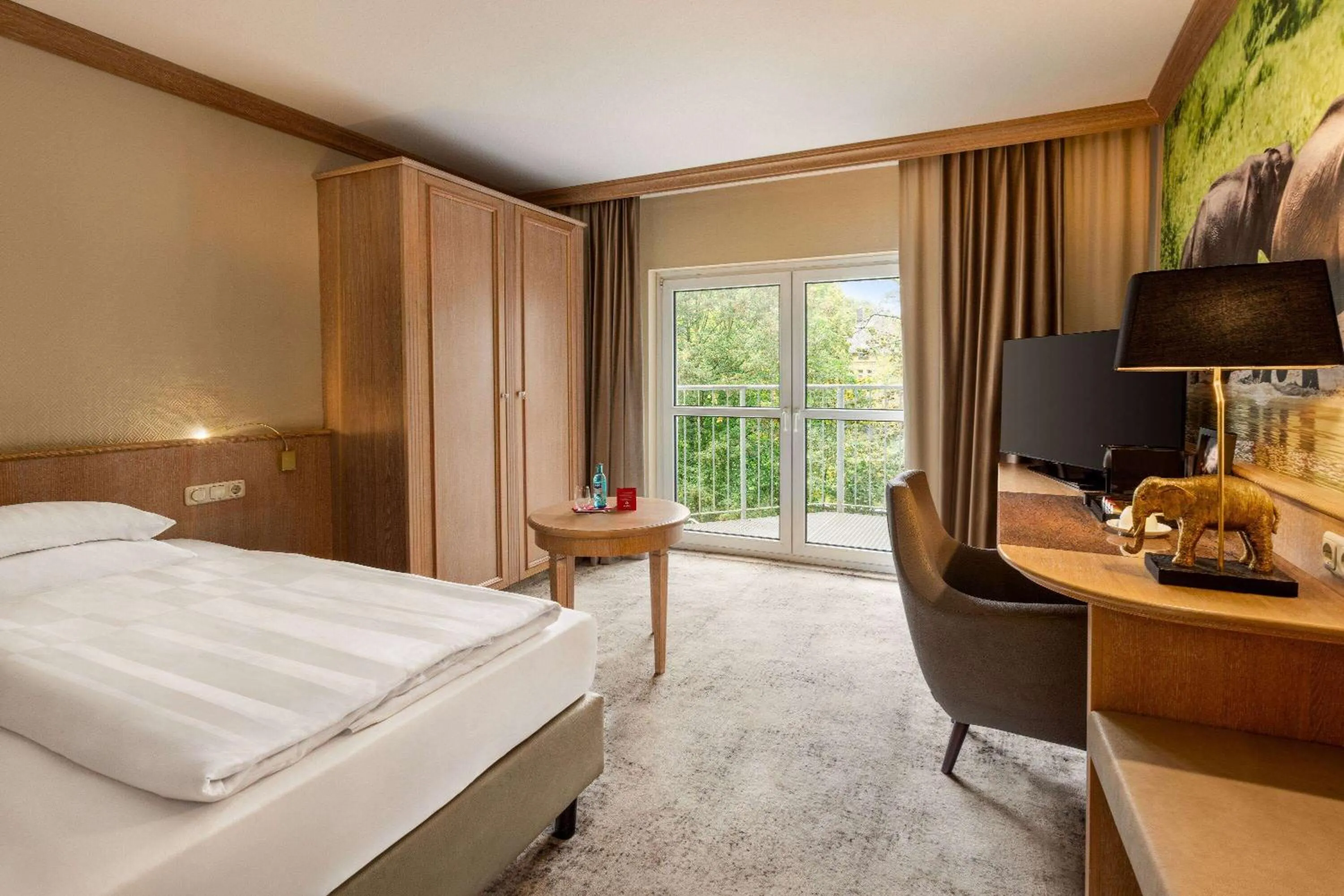 Photo of the whole room, Bed in Amedia Hotel & Suites Leipzig, Trademark Collection by Wyndham