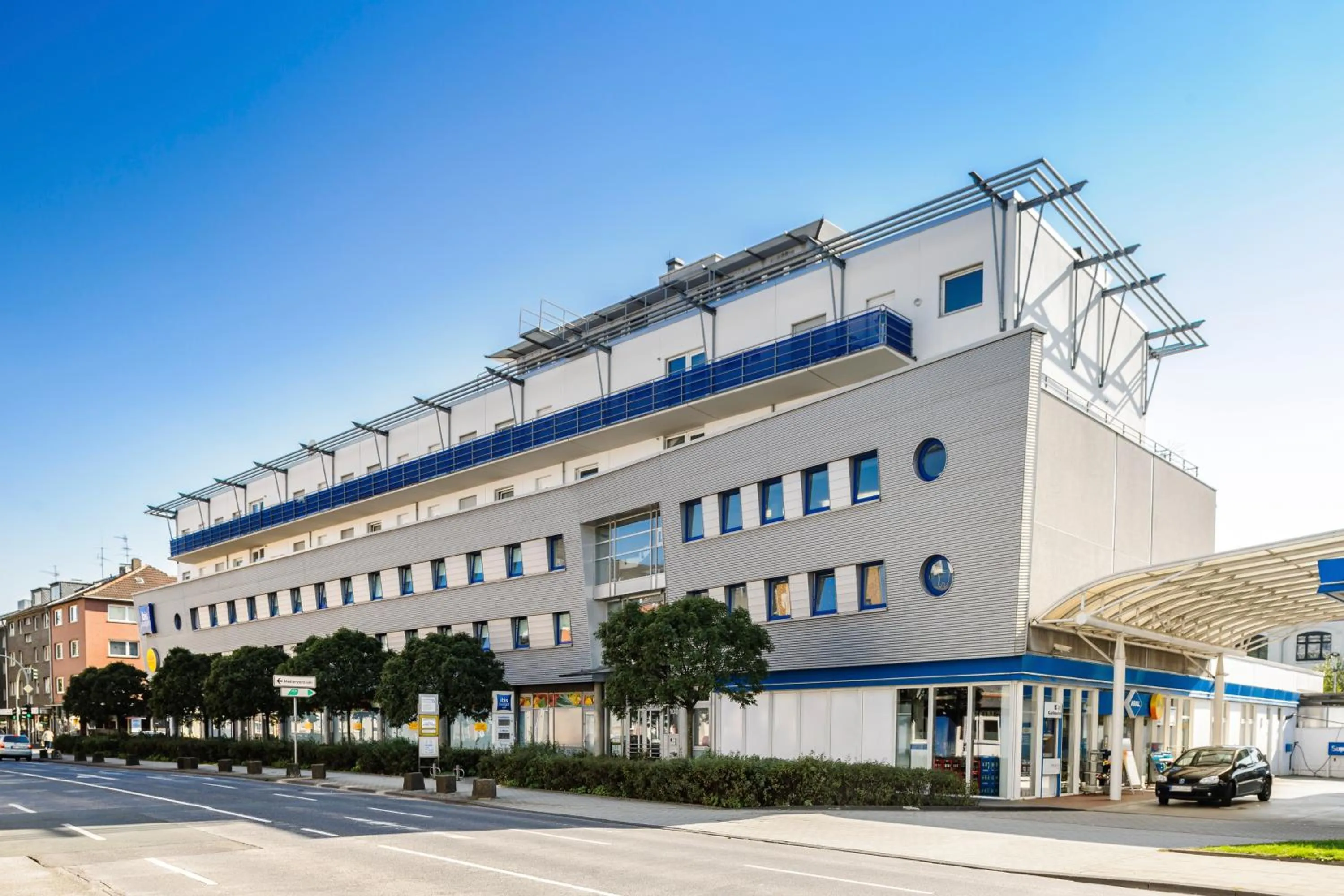 Facade/entrance in ibis budget Duisburg City am Innenhafen