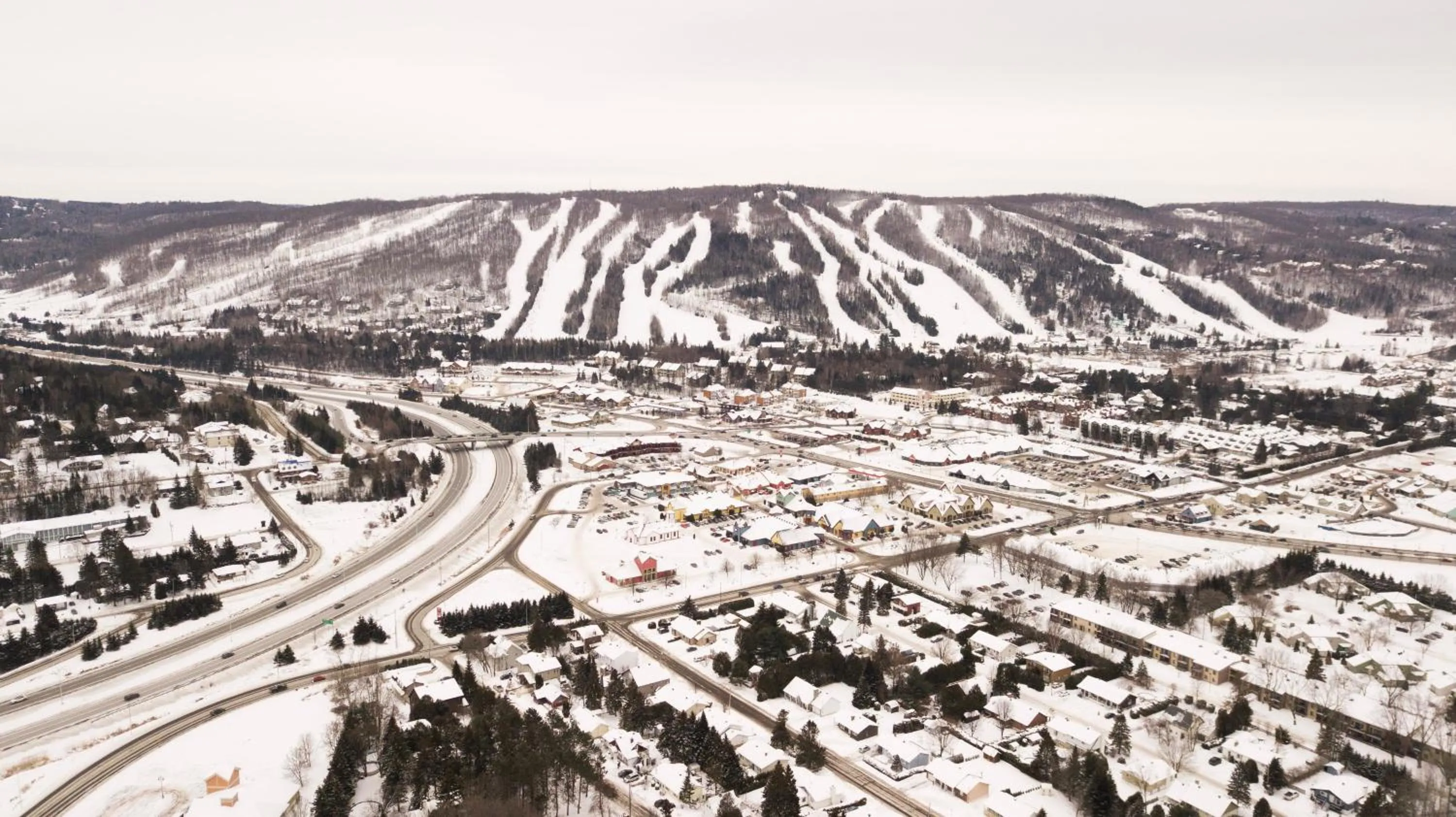 Bird's eye view, Bird's-eye View in Au coeur de Saint-Sauveur