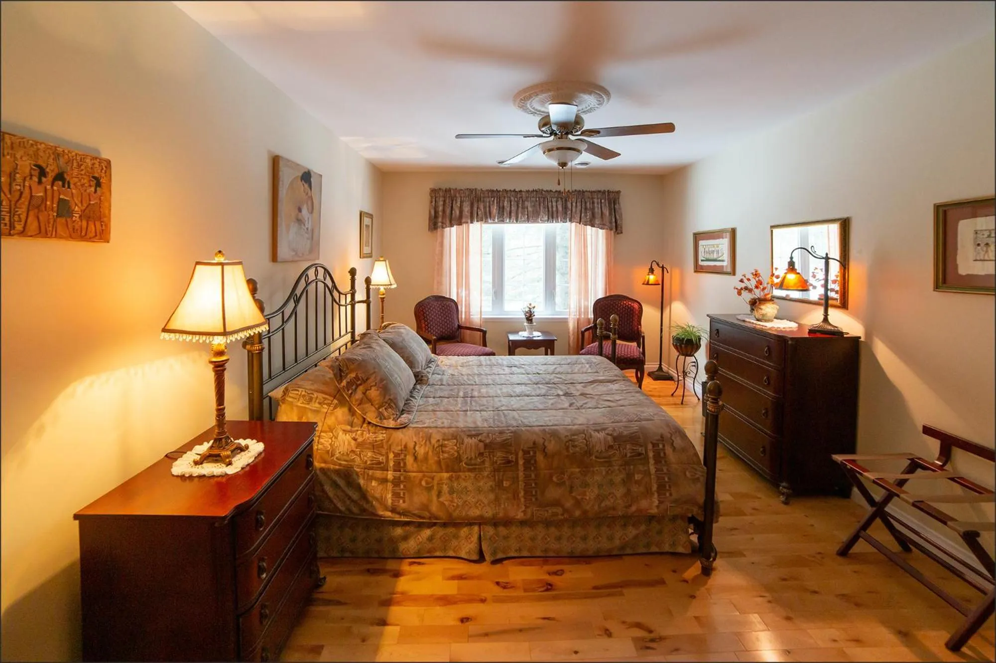 Photo of the whole room, Bed in Au coeur de Saint-Sauveur