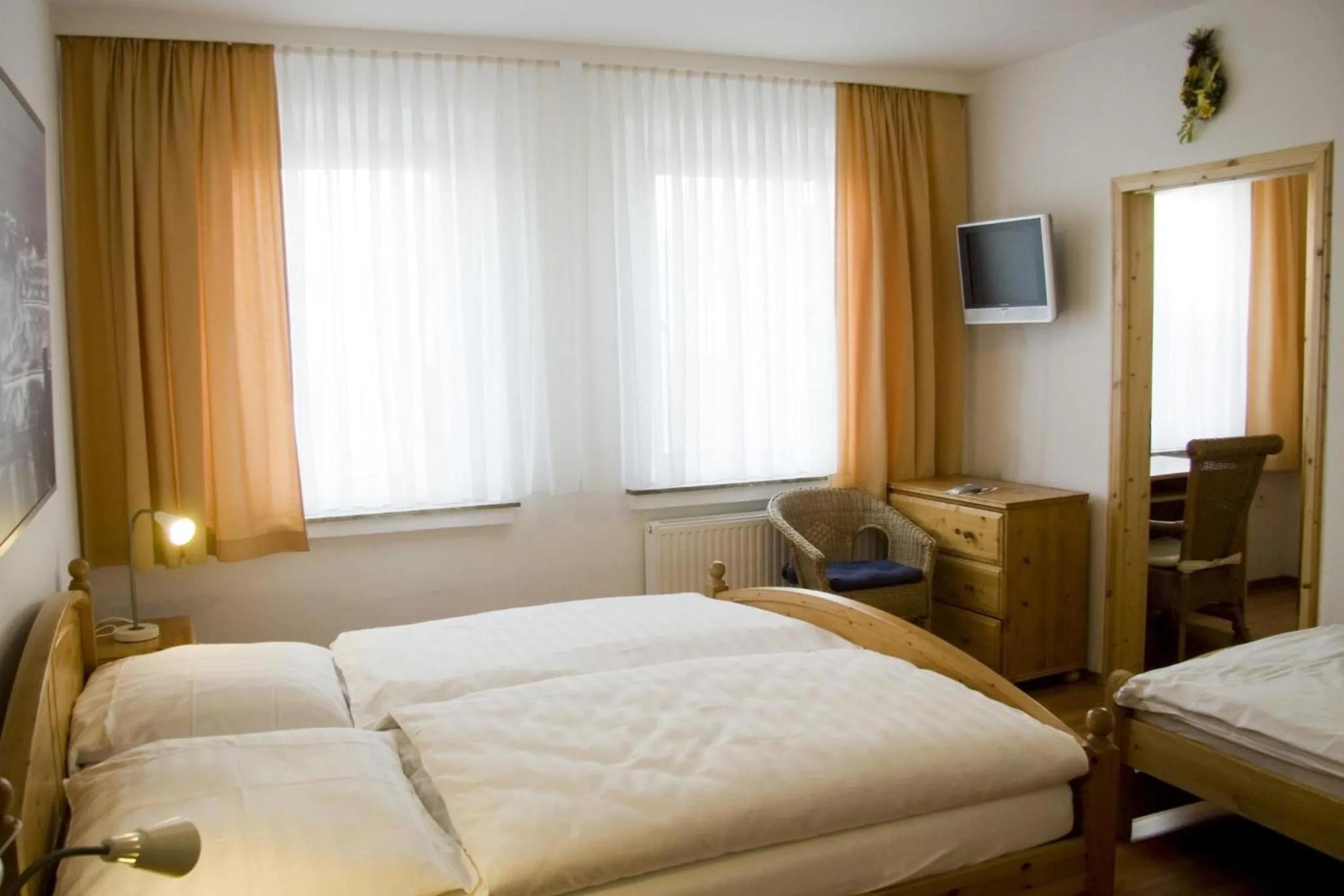 Photo of the whole room, Bed in Hotel zur Post Kleve
