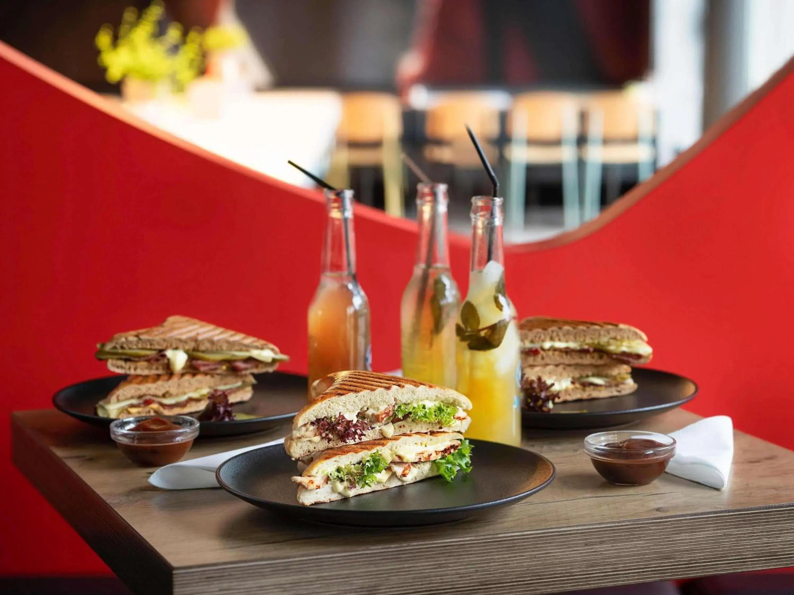 Lounge or bar in ibis Köln Messe Lounge or bar in ibis Köln Messe