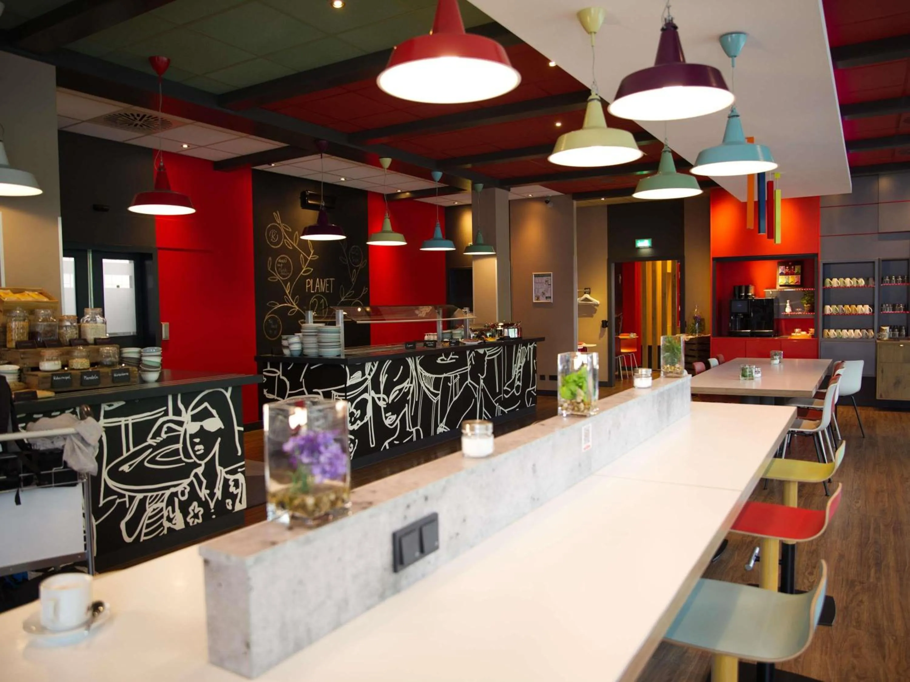 Lounge or bar in ibis Köln Messe