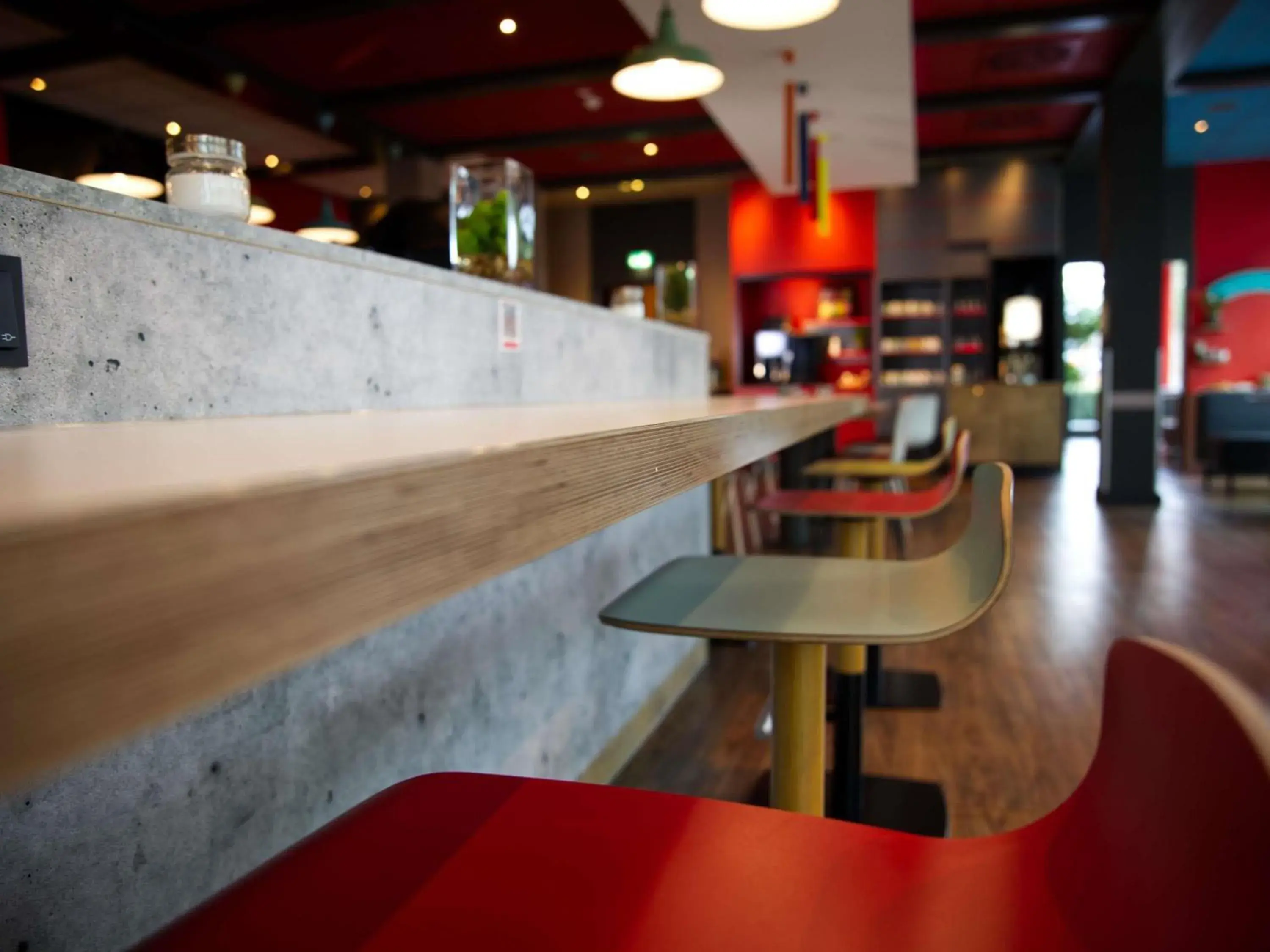 Lounge or bar in ibis Köln Messe Lounge or bar in ibis Köln Messe