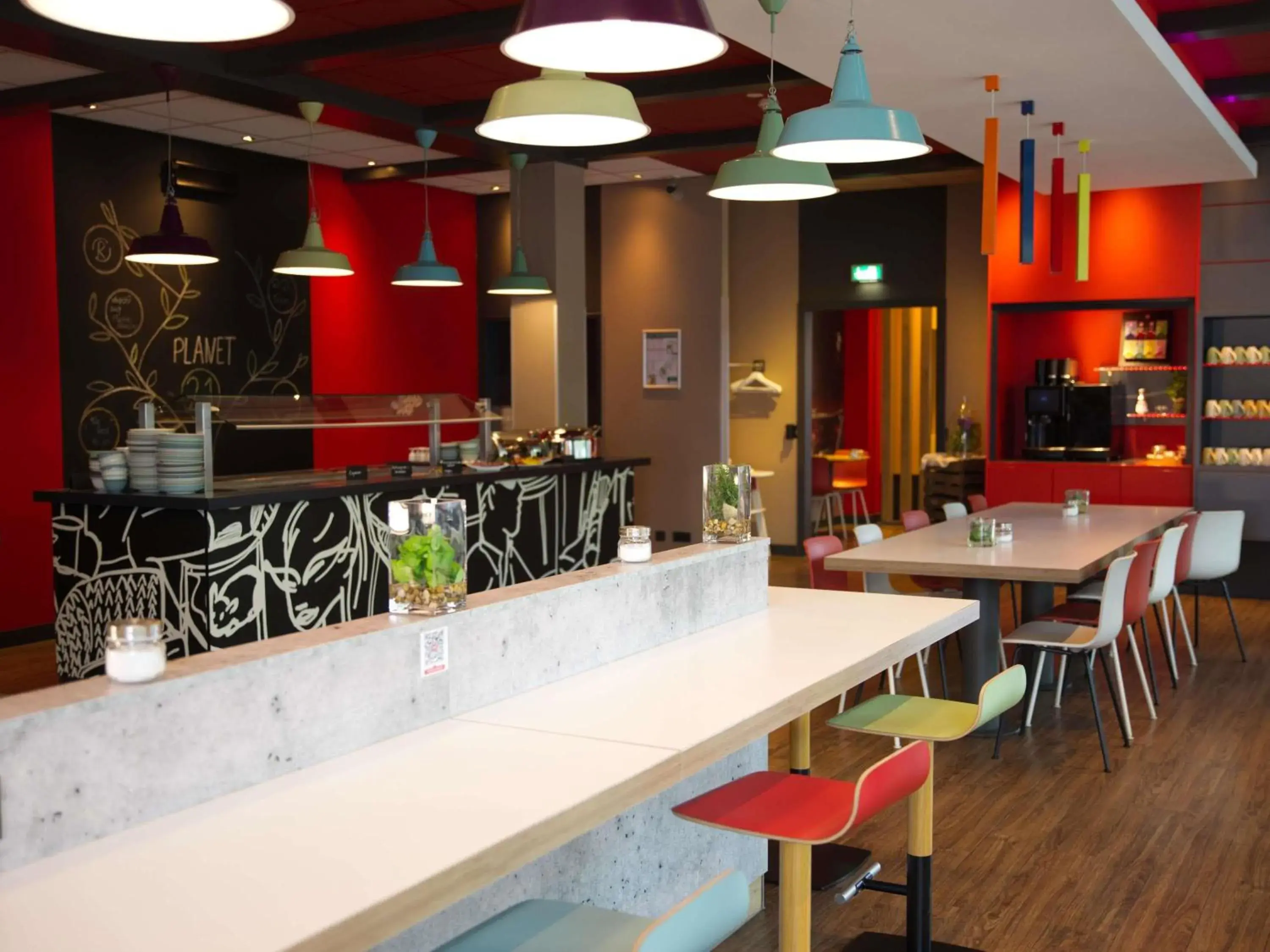 Lounge or bar in ibis Köln Messe Lounge or bar in ibis Köln Messe