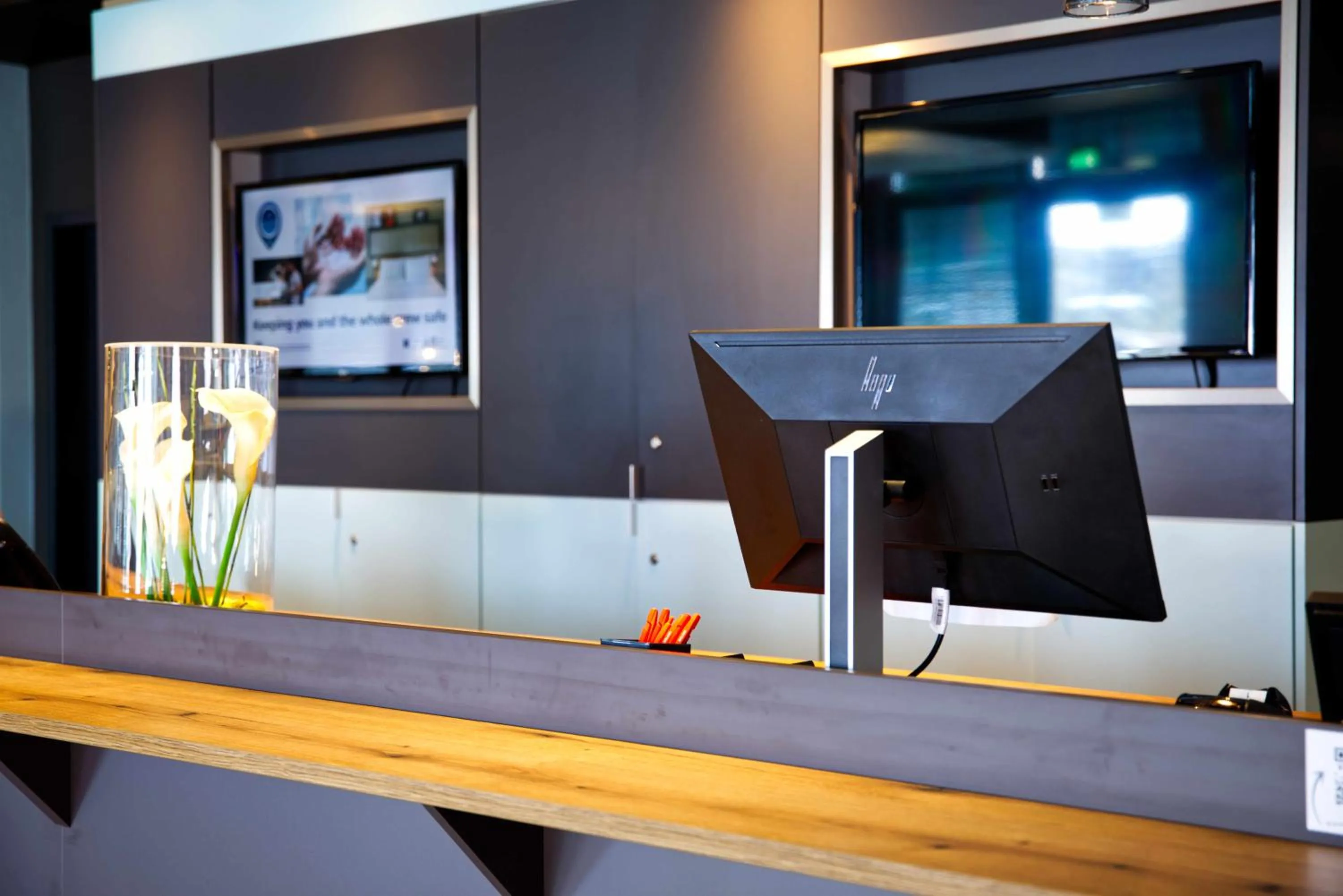 Lobby or reception in ibis Köln Messe