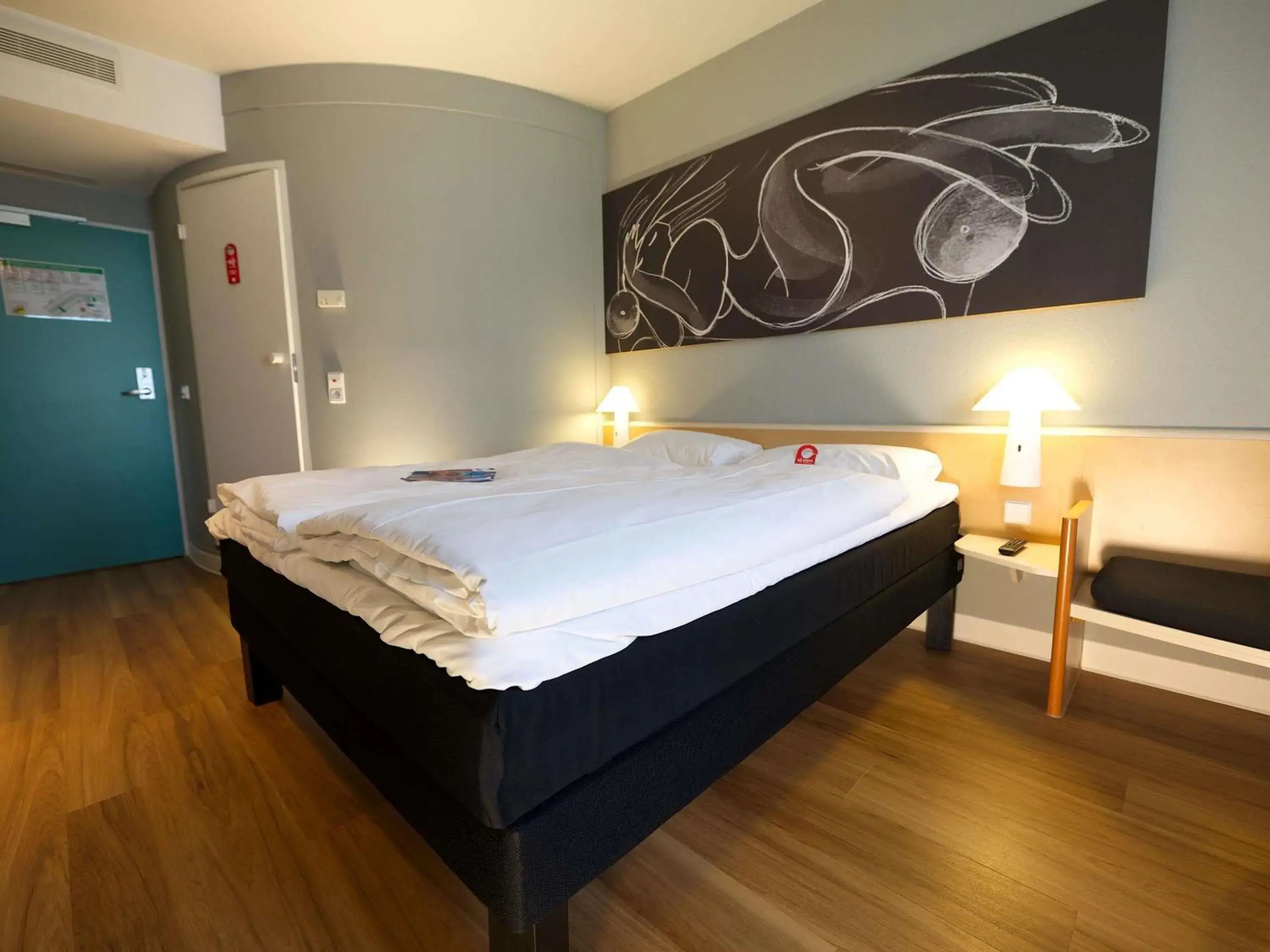 Bedroom, Bed in ibis Köln Messe Bedroom, Bed in ibis Köln Messe