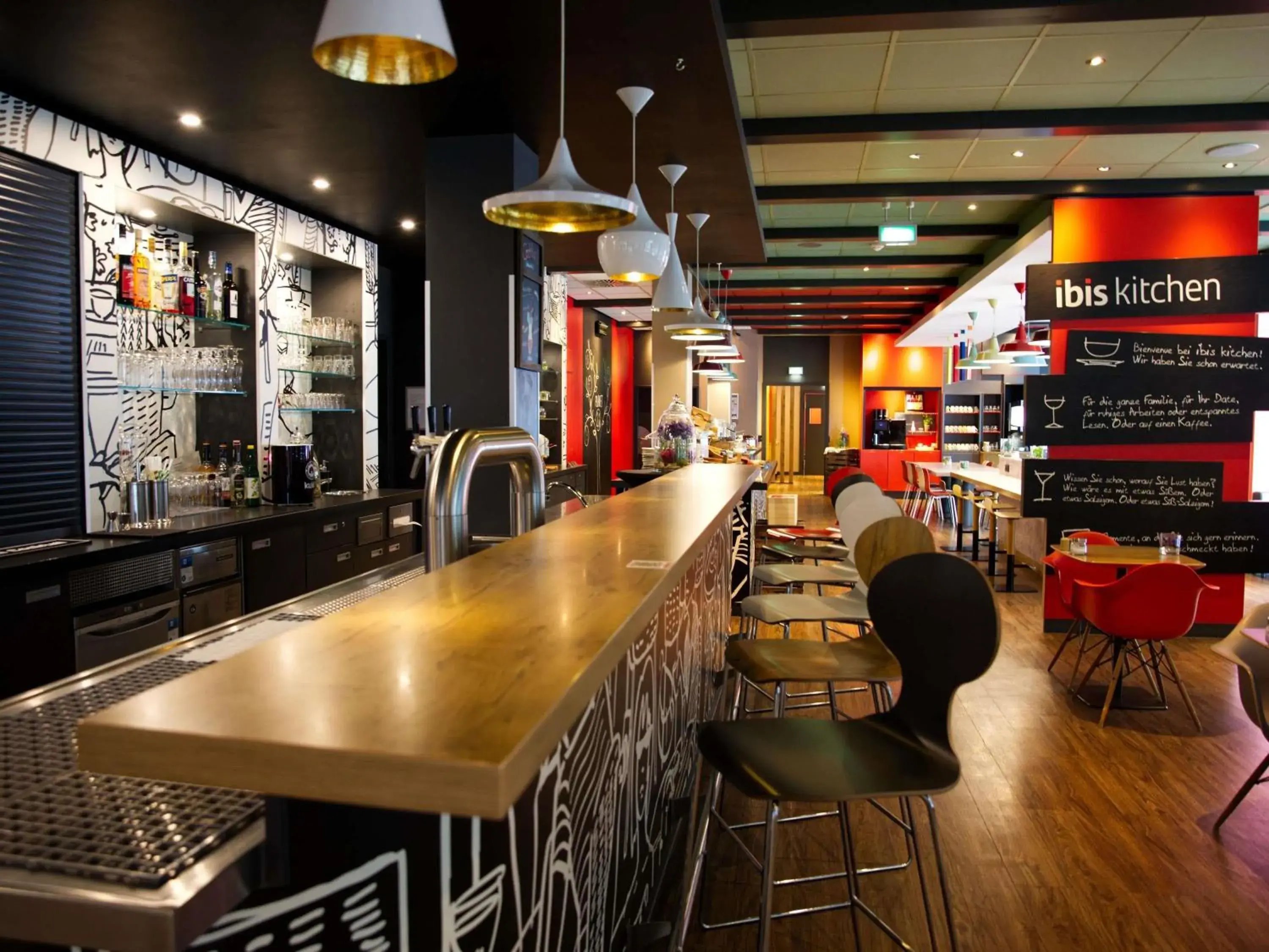 Lounge or bar in ibis Köln Messe Lounge or bar in ibis Köln Messe