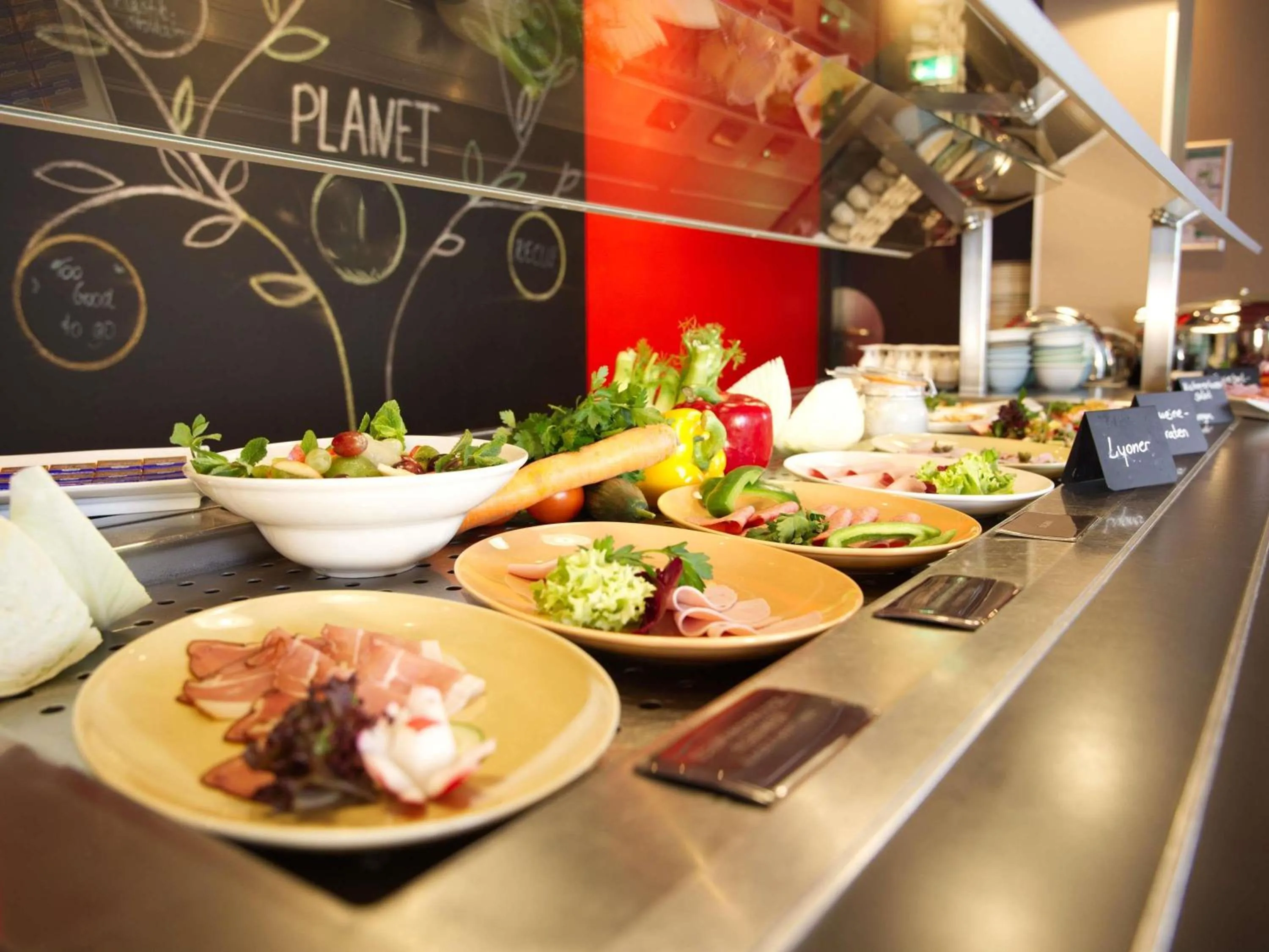 Lounge or bar in ibis Köln Messe