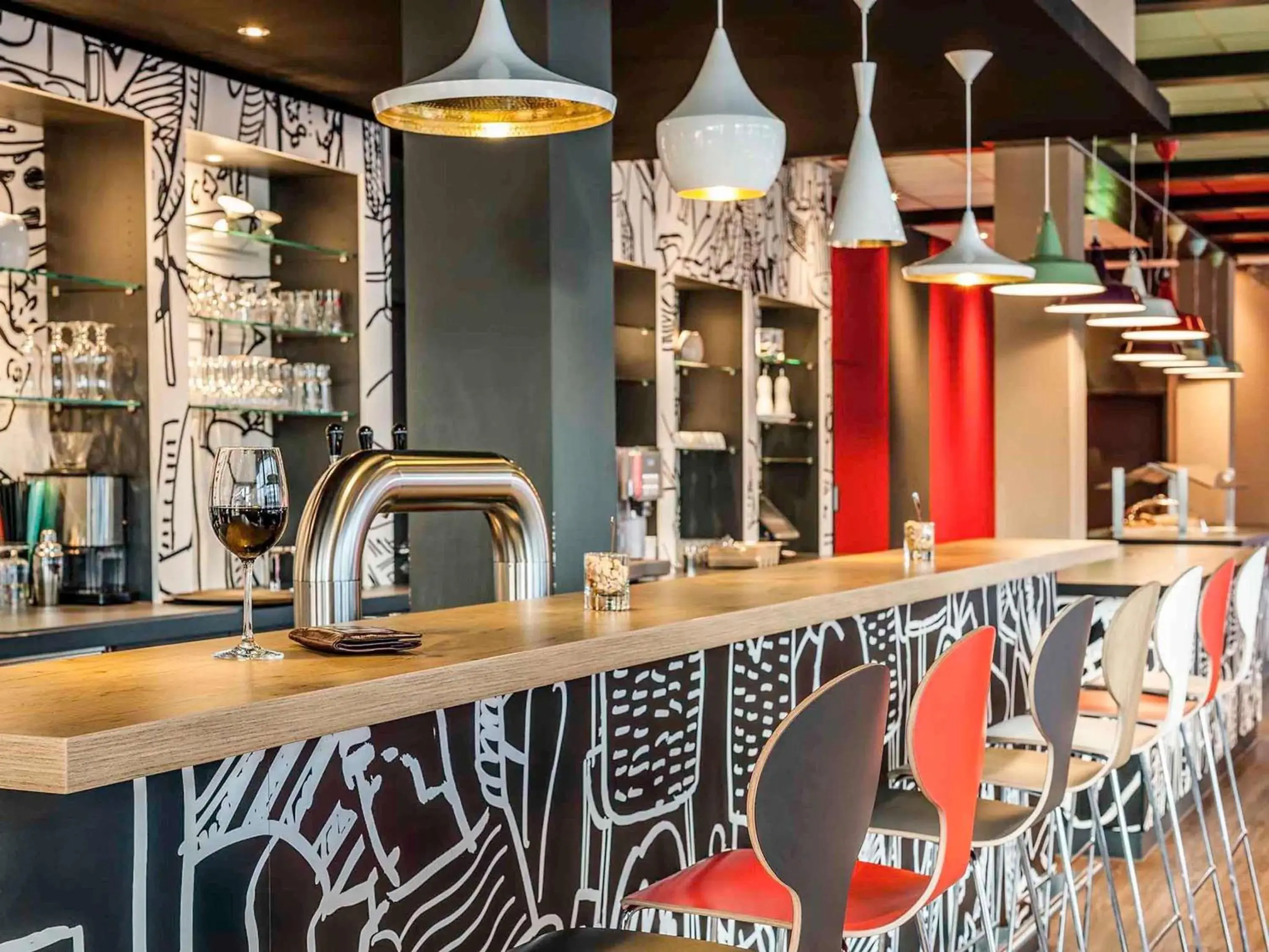 Lounge or bar in ibis Köln Messe Lounge or bar in ibis Köln Messe