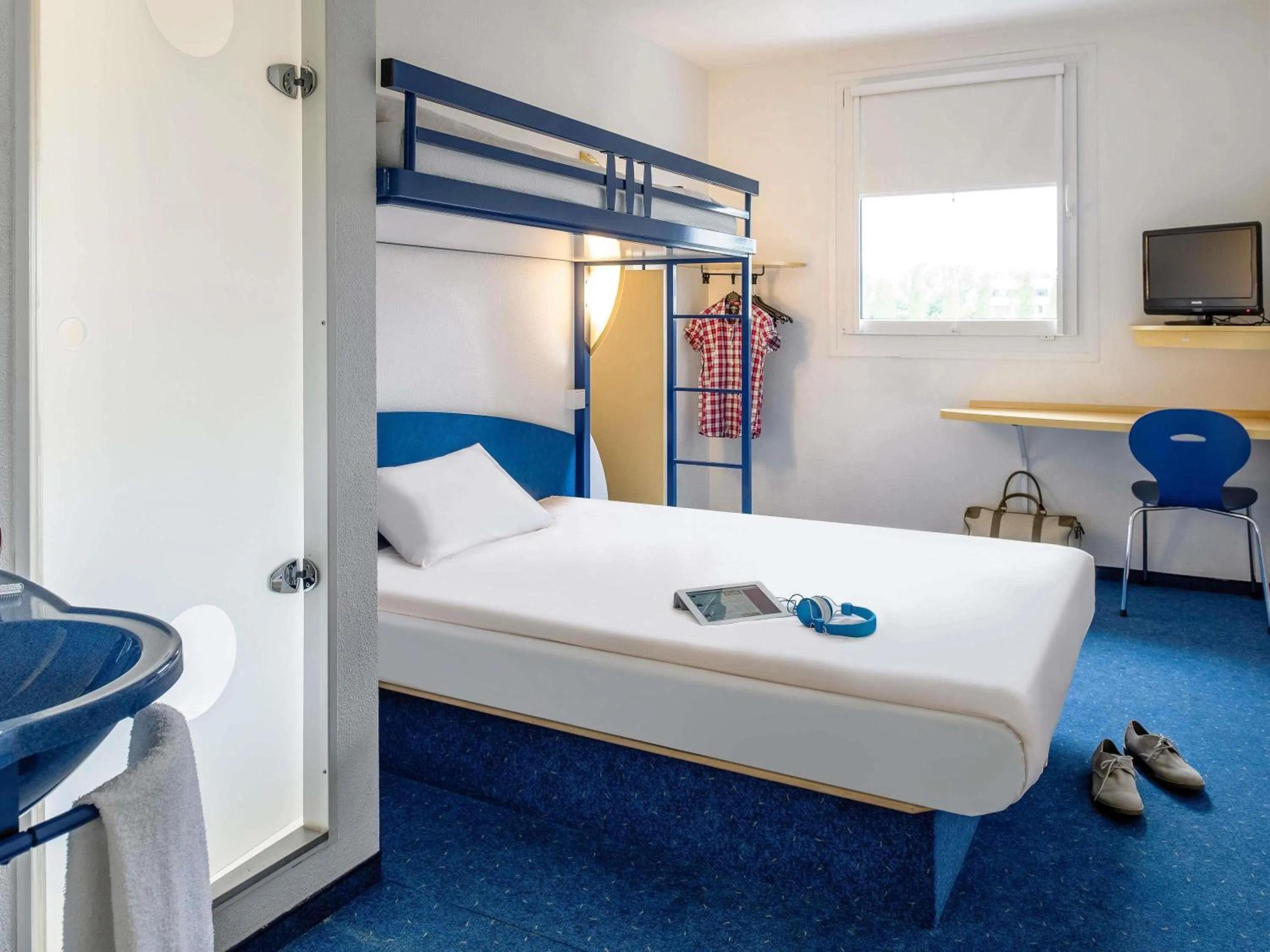 Bedroom, Bed in ibis budget Krefeld Messe-Düsseldorf