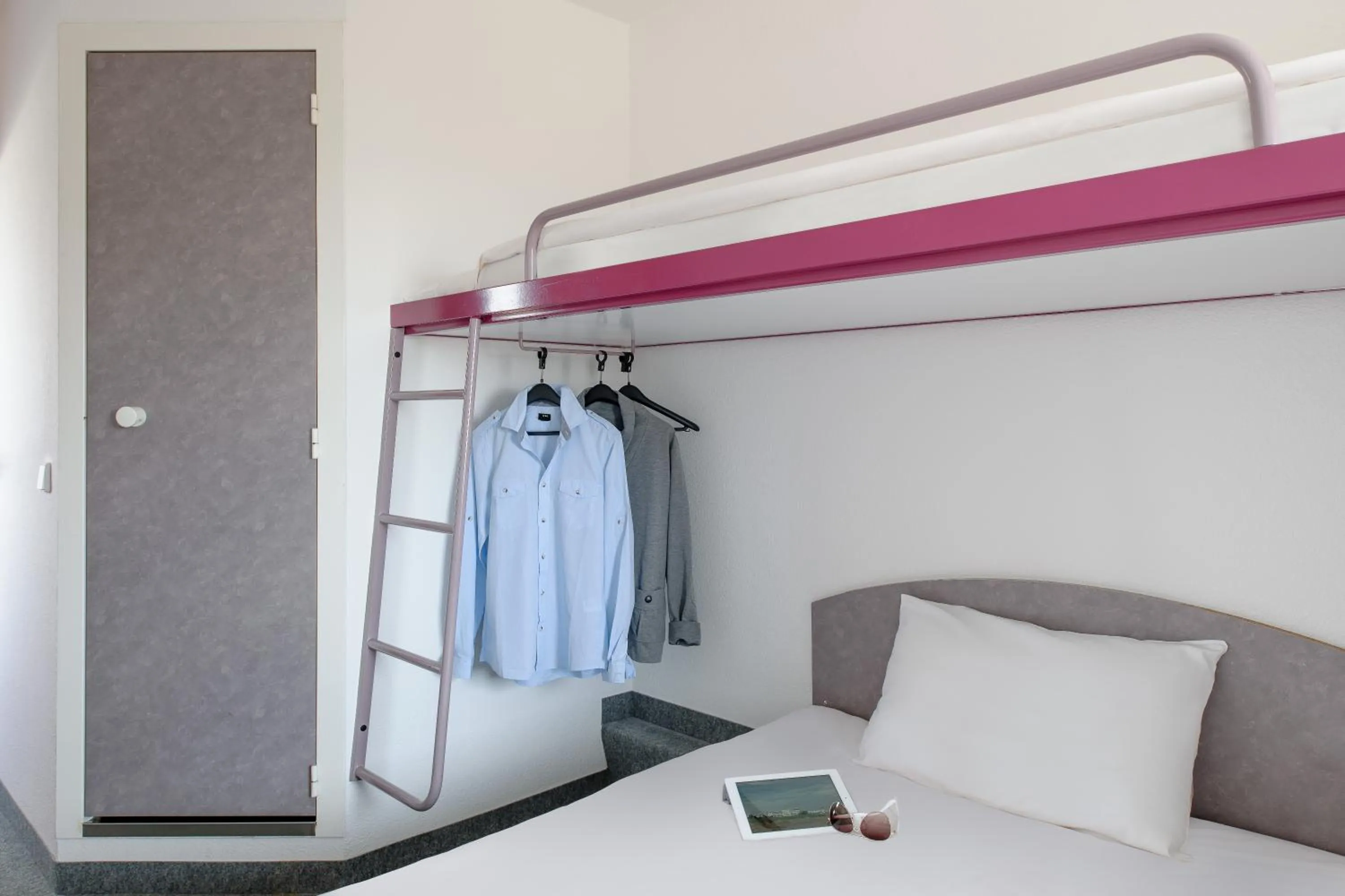 Photo of the whole room, Bed in ibis budget Krefeld Messe-Düsseldorf