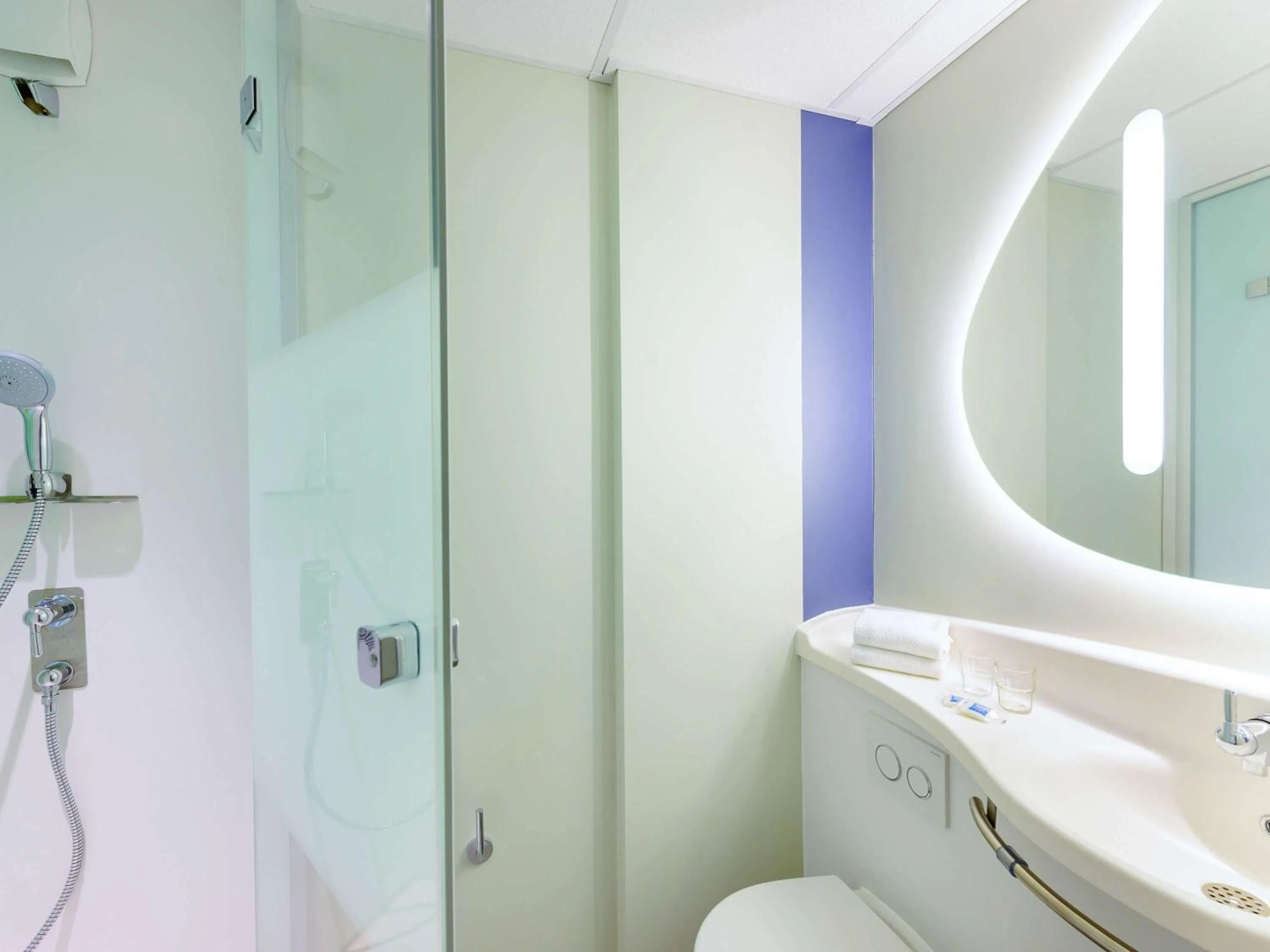 Photo of the whole room in ibis budget Krefeld Messe-Düsseldorf