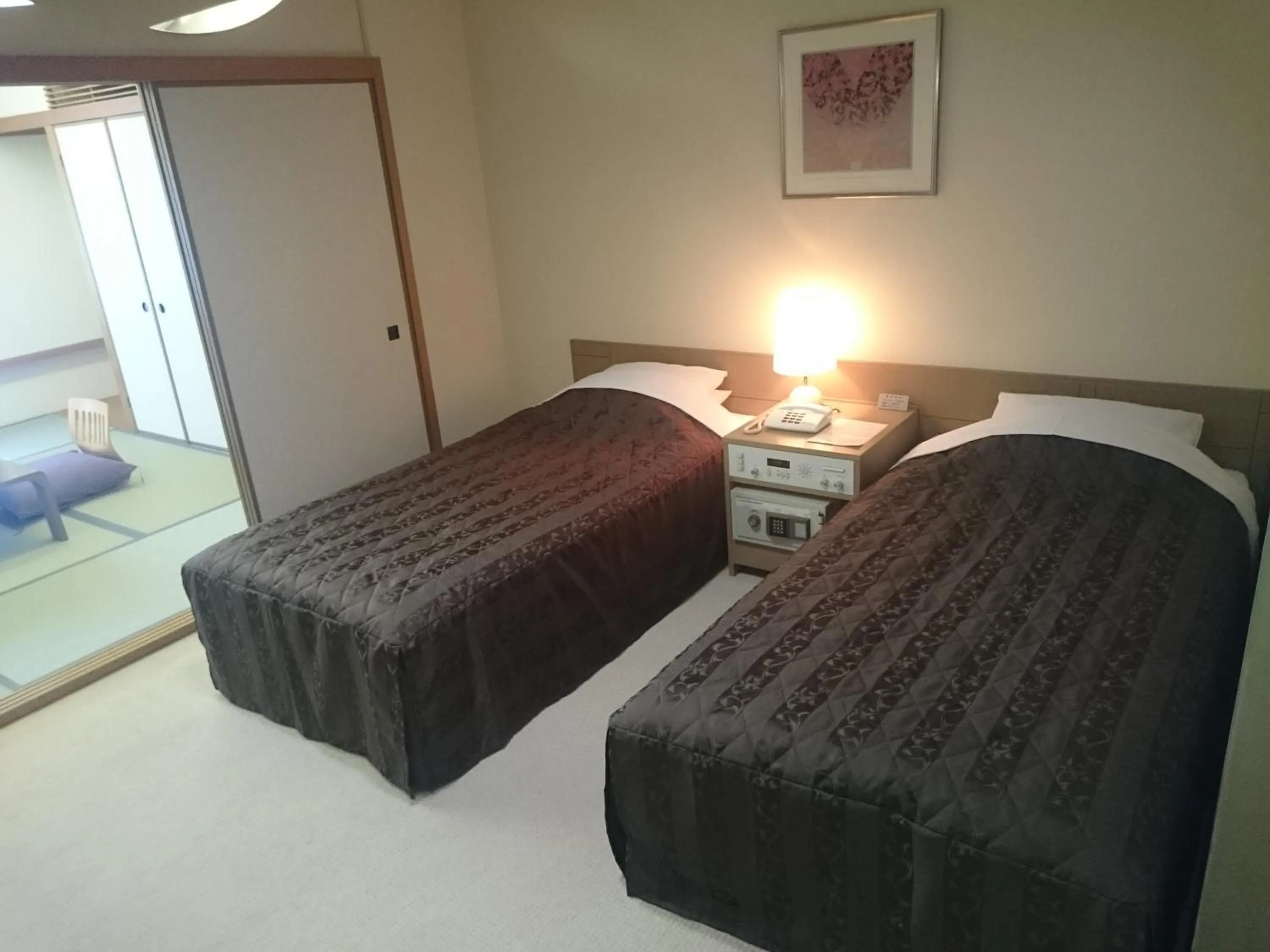 Photo of the whole room, Bed in The Gran Resort Elegante Kyoto