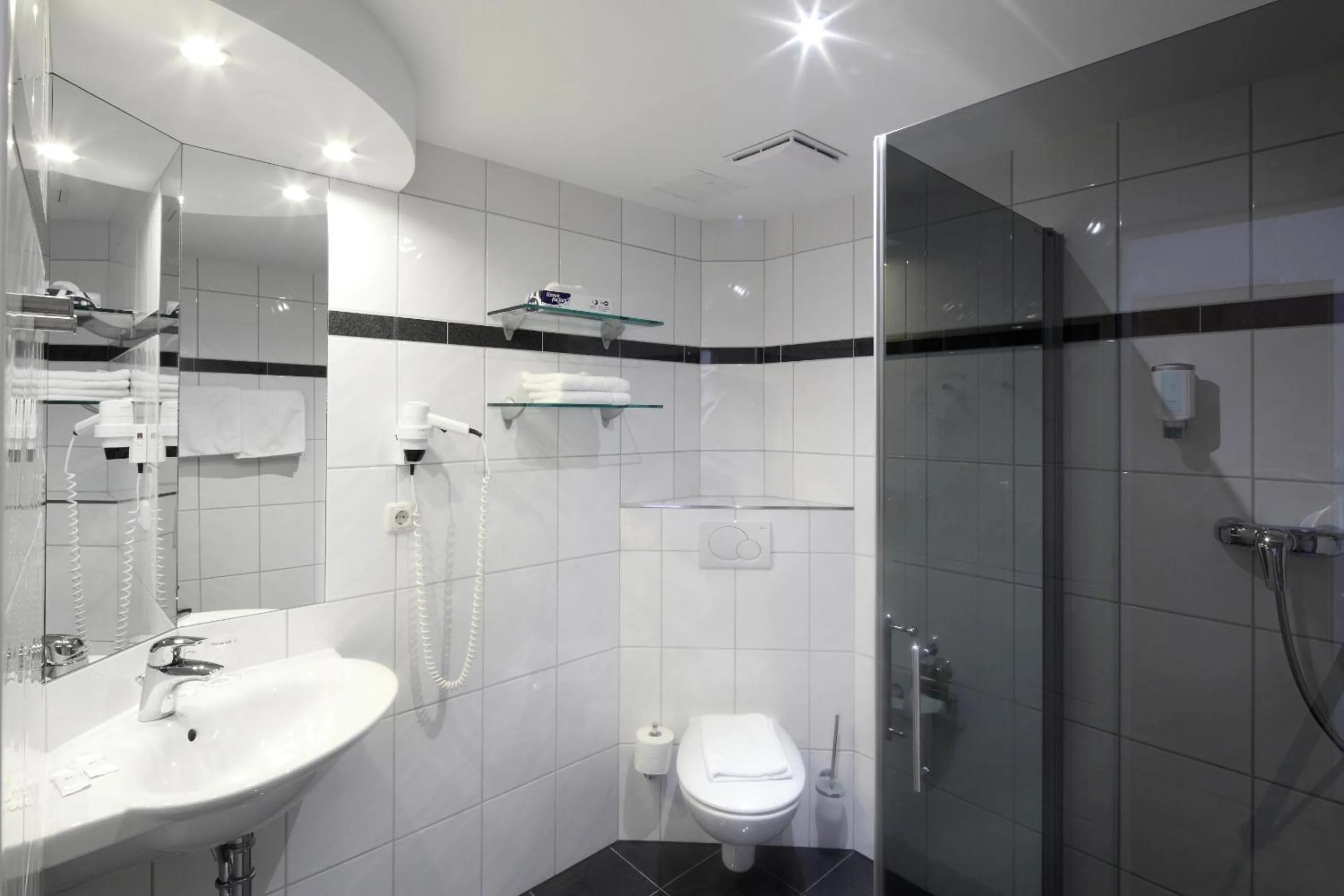 Bathroom in Hotel Am Segelhafen