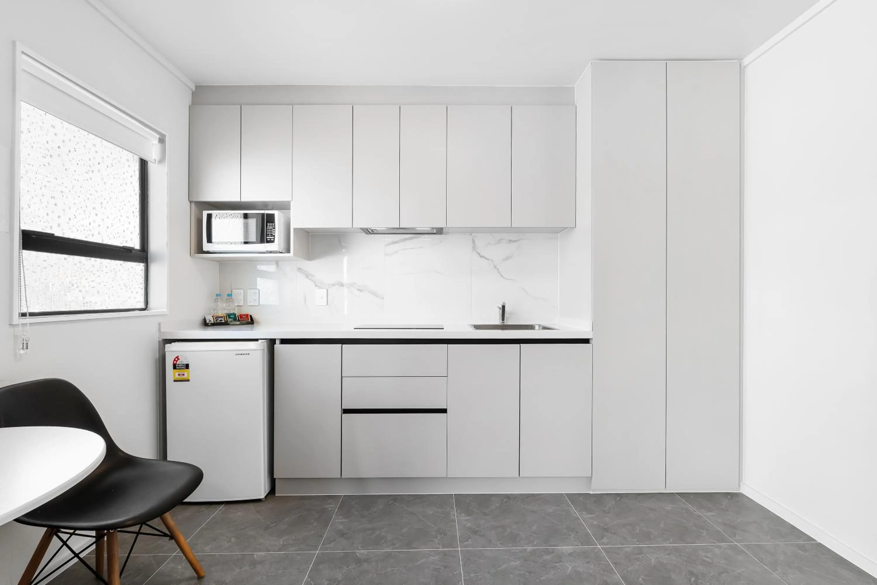 Kitchen or kitchenette in Summer Inn Motel - Newly Renovated