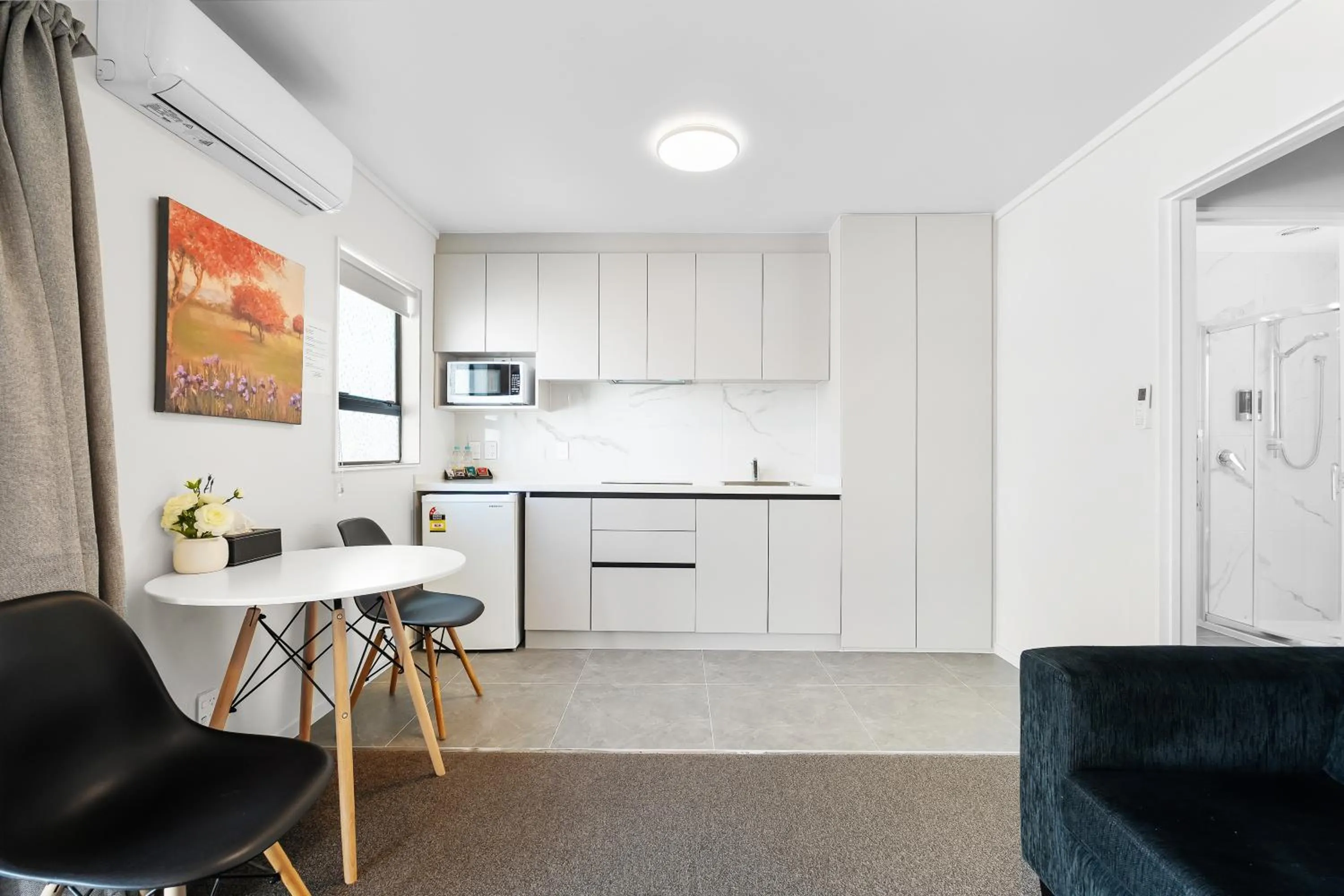 Kitchen or kitchenette in Summer Inn Motel - Newly Renovated