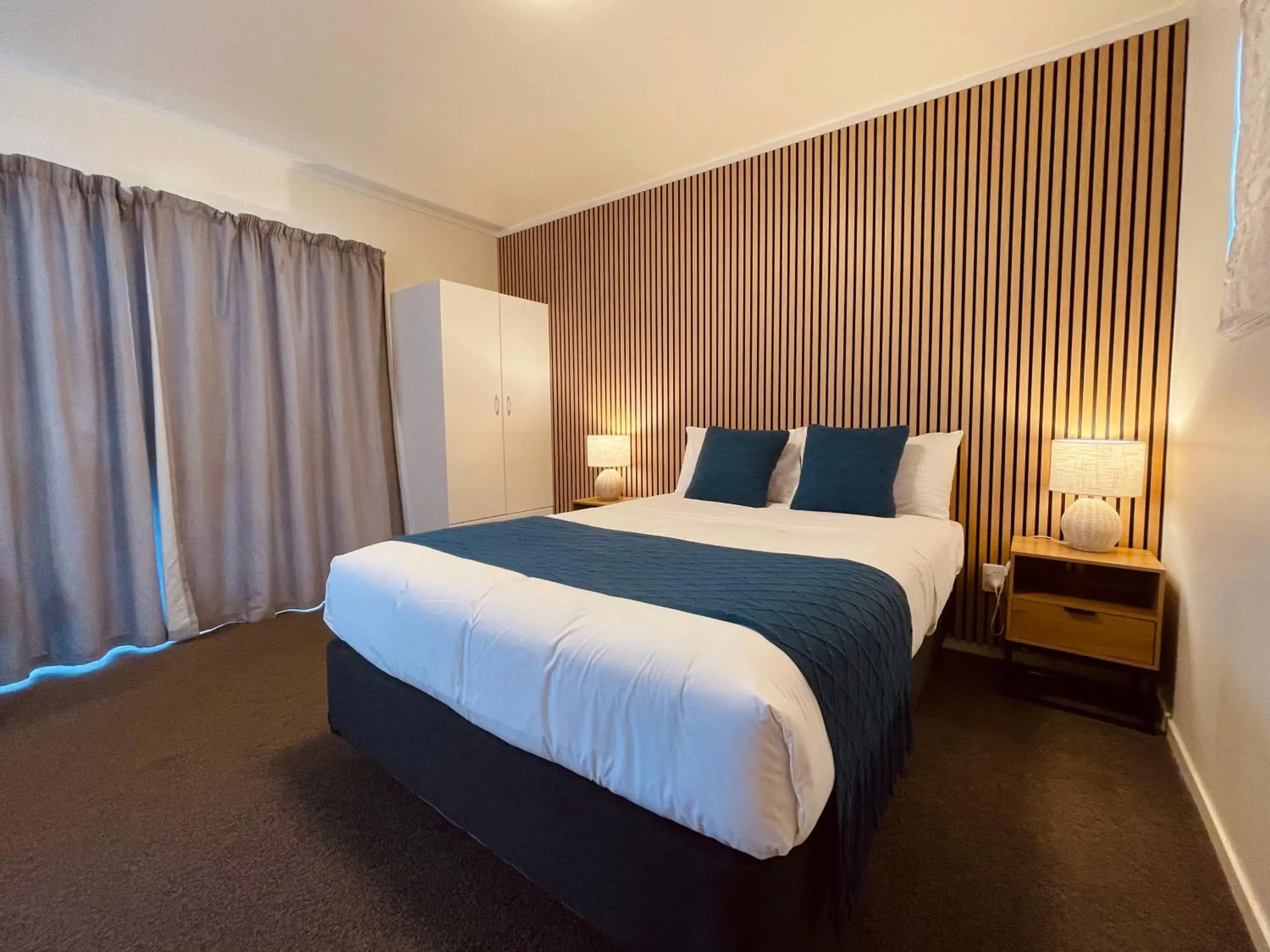 Bed in Summer Inn Motel - Newly Renovated, 2 Min Walk to Orewa Beach Bed in Summer Inn Motel - Newly Renovated, 2 Min Walk to Orewa Beach