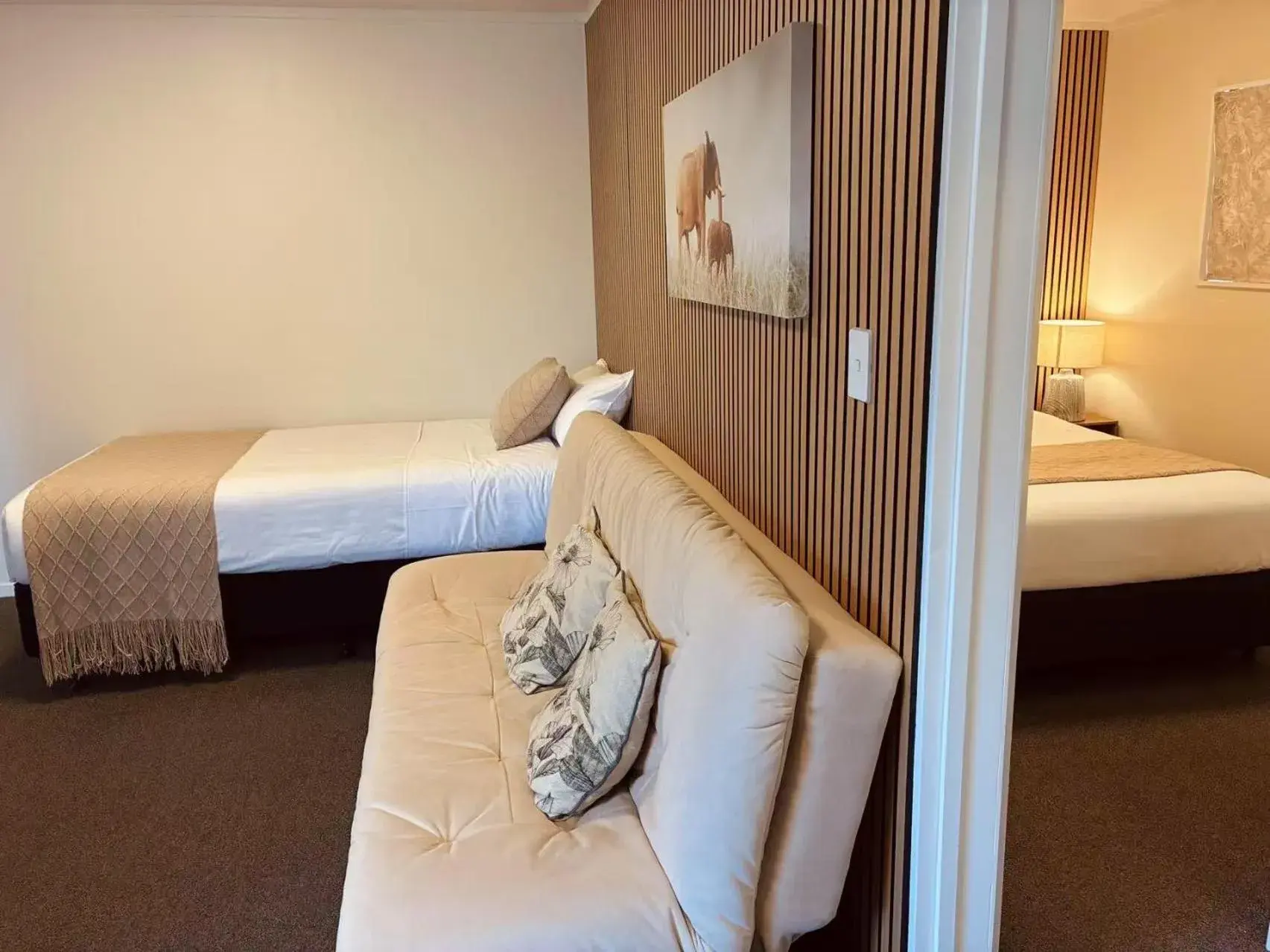 Family Bungalow in Summer Inn Motel - Newly Renovated, 2 Min Walk to Orewa Beach Family Bungalow in Summer Inn Motel - Newly Renovated, 2 Min Walk to Orewa Beach