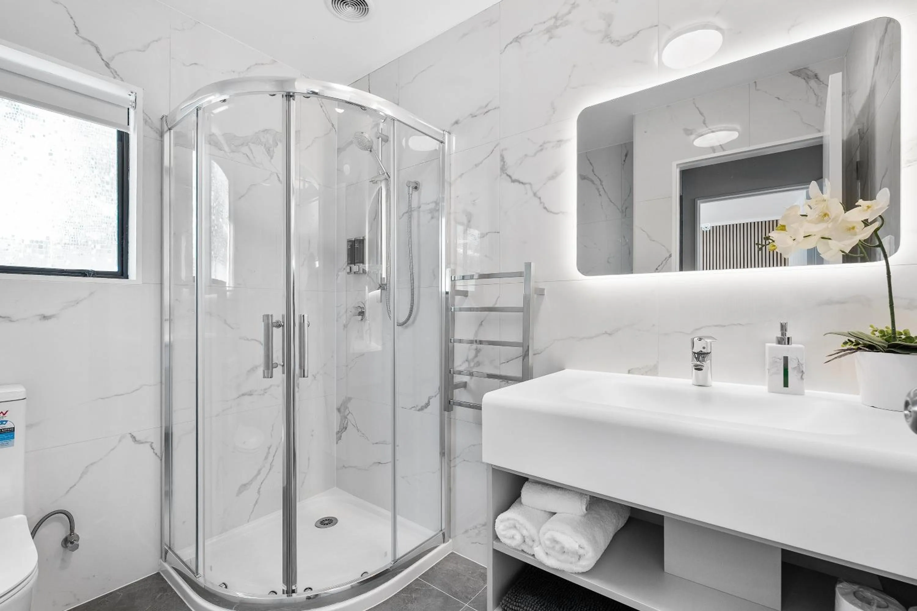 Bathroom in Summer Inn Motel - Newly Renovated