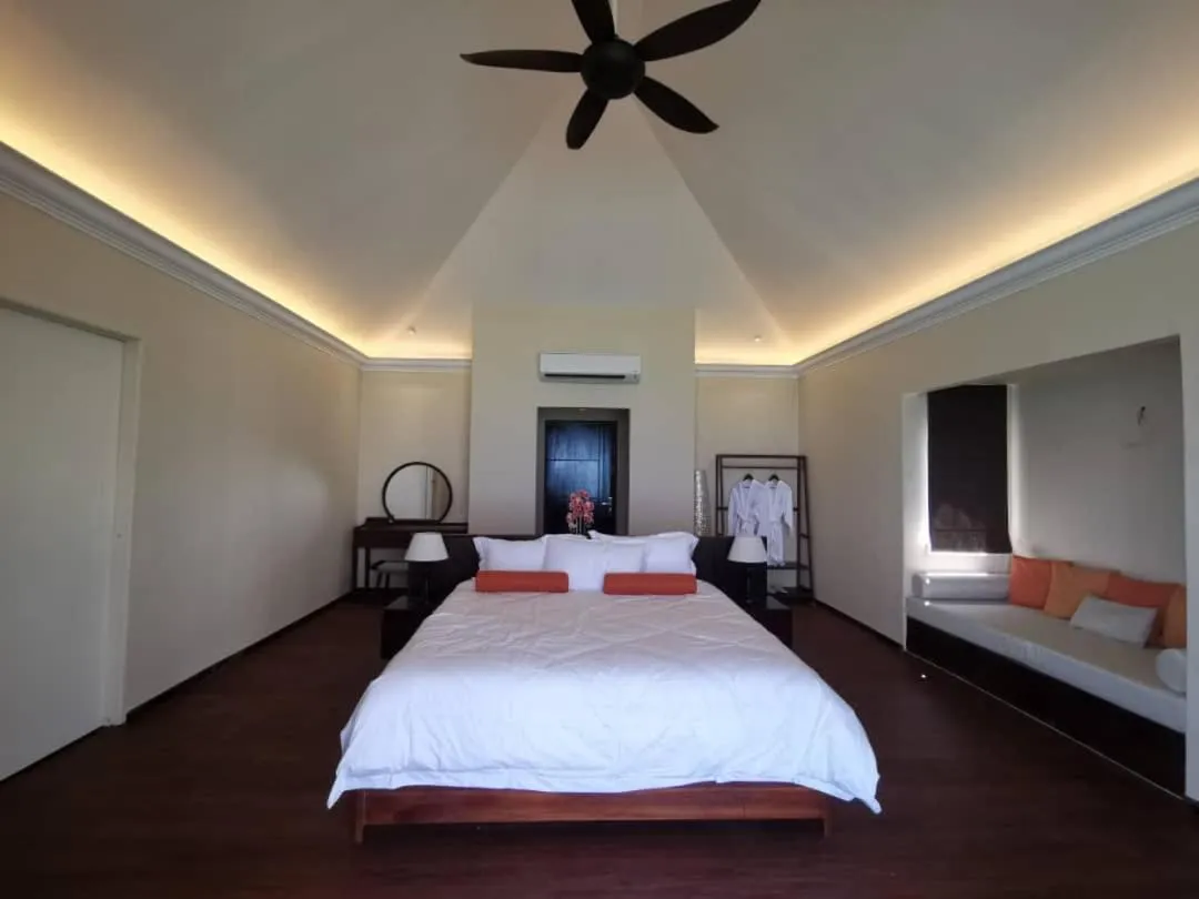 Photo of the whole room, Bed in Sea Star Resort Semporna