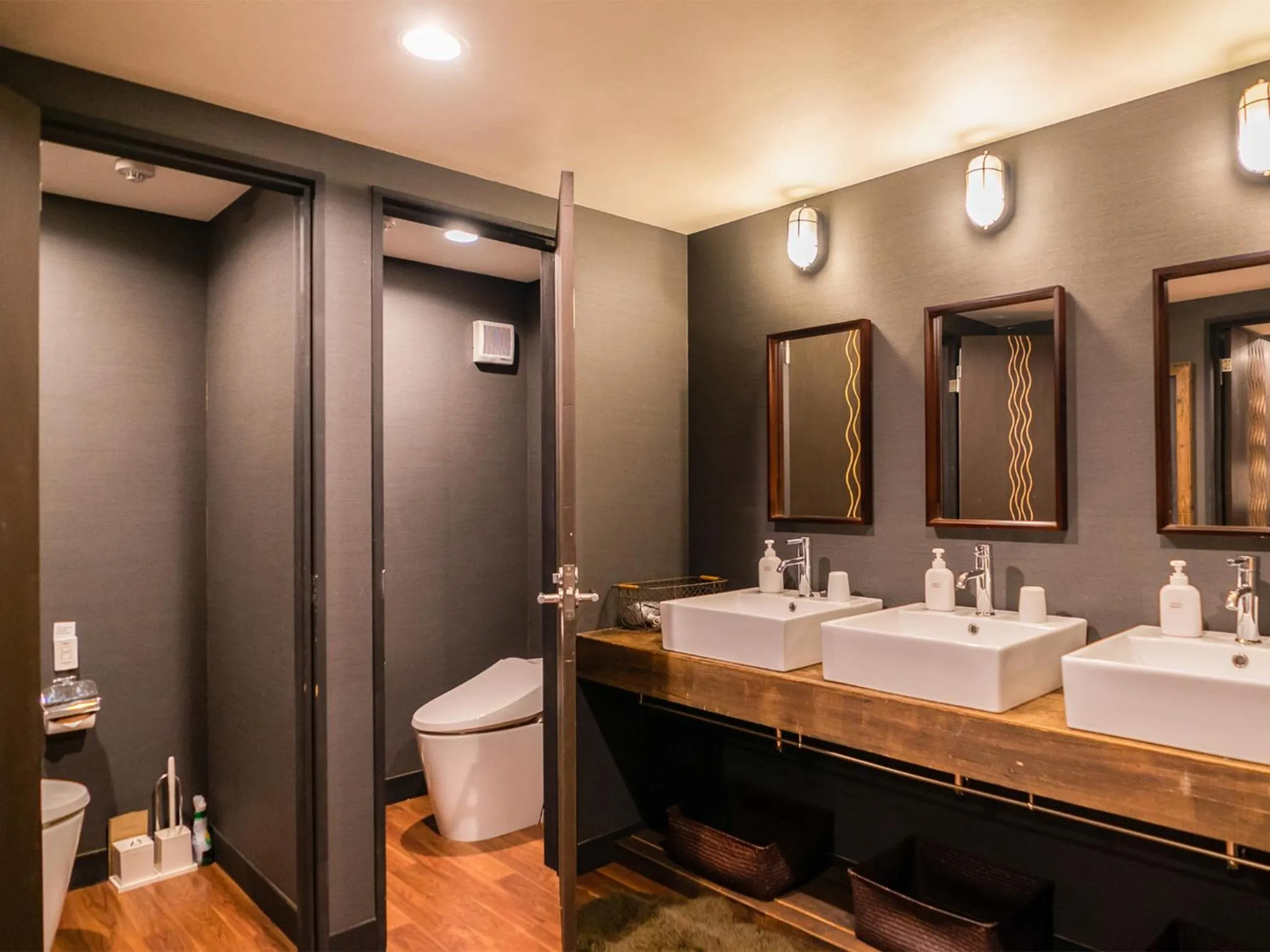 Toilet in Momiji Lodge