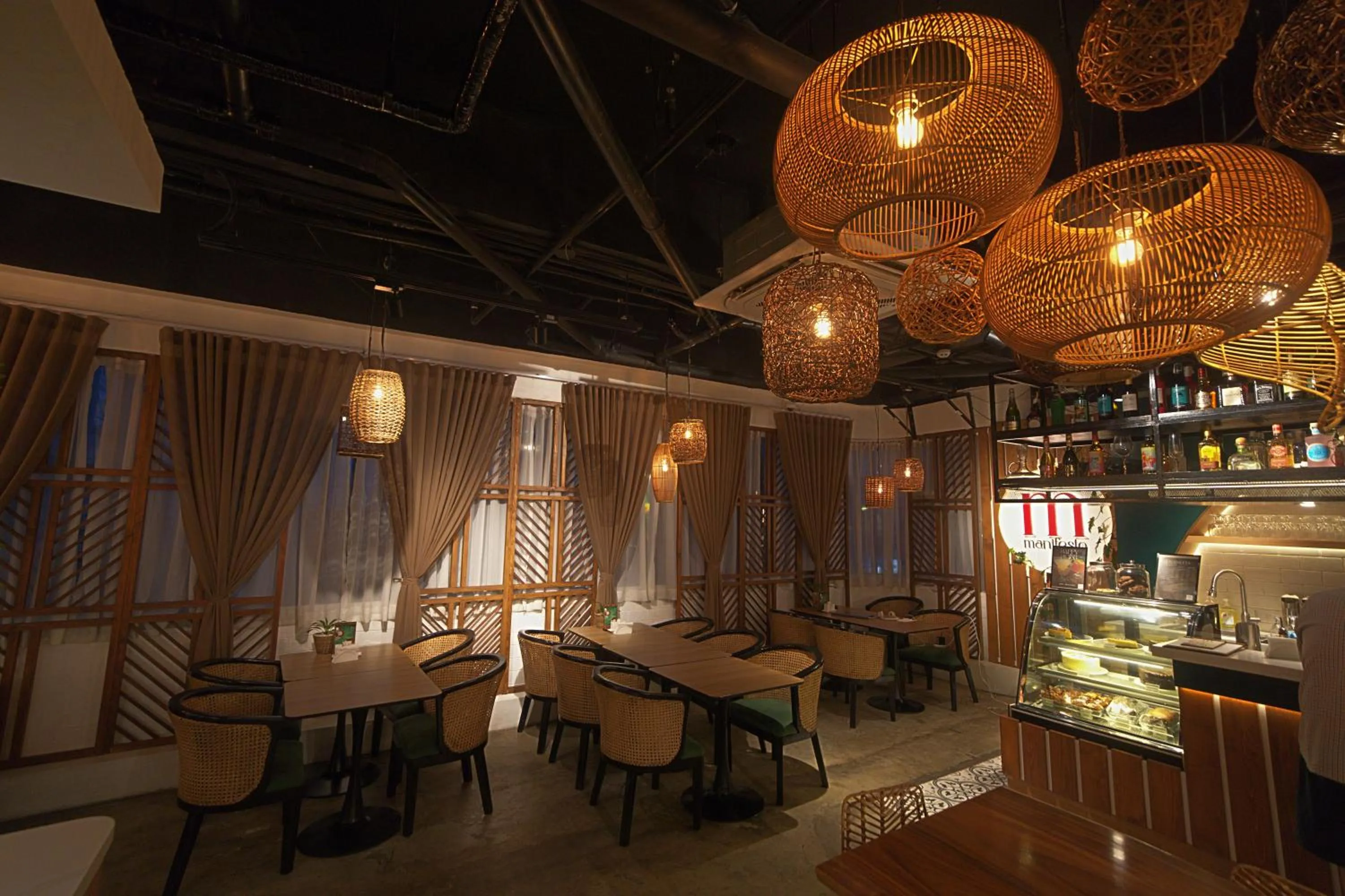 Restaurant/places to eat in Citadines Amigo Iloilo