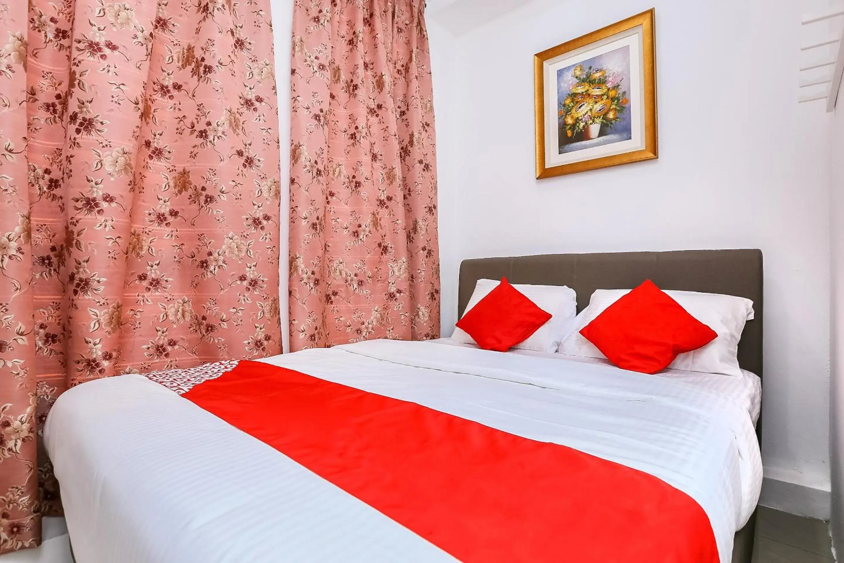 Deluxe Queen Room in Hotel O Roselyn Inn Deluxe Queen Room in Hotel O Roselyn Inn