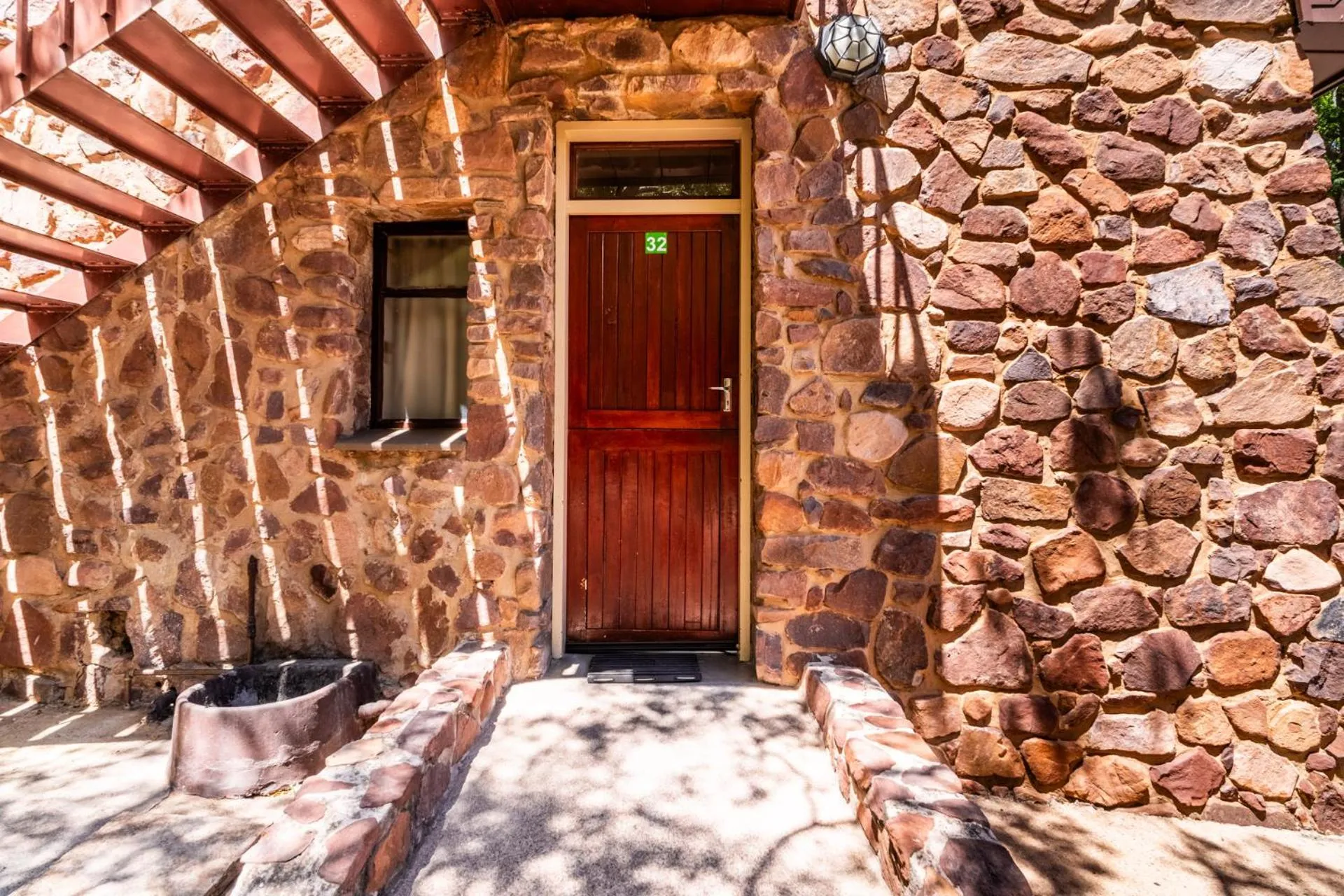 Facade/entrance in ATKV Klein-Kariba