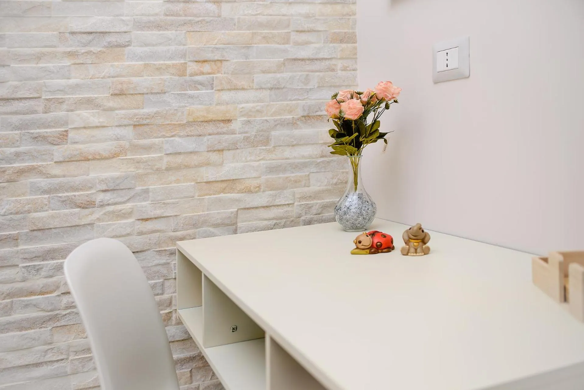 Photo of the whole room in Fantastic Dream