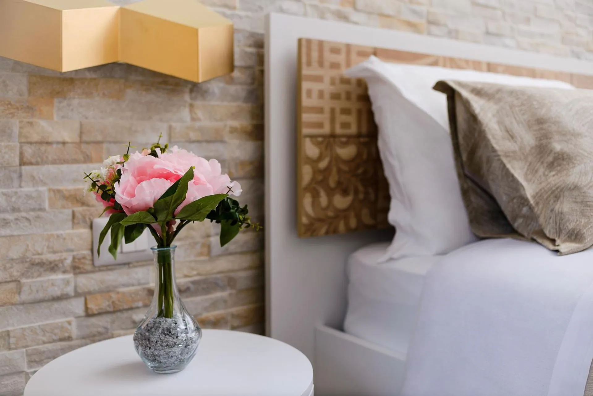 Photo of the whole room, Bed in Fantastic Dream