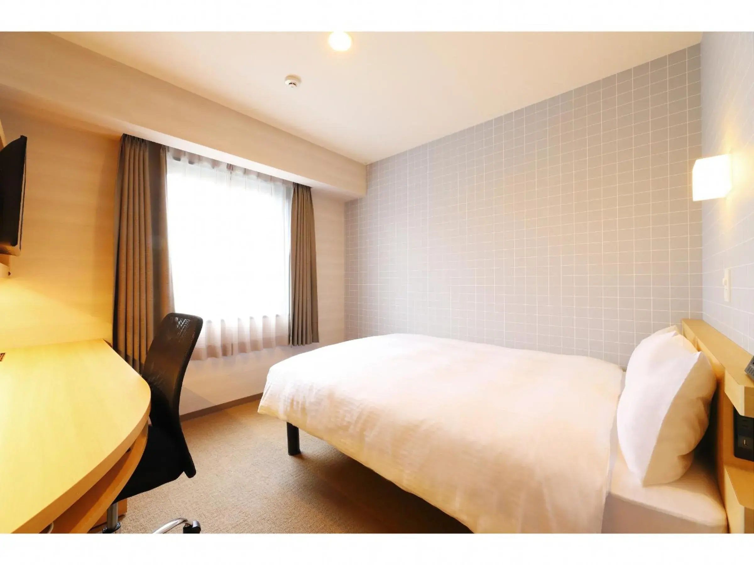 Photo of the whole room, Bed in Smile Hotel Shonan Fujisawa Photo of the whole room, Bed in Smile Hotel Shonan Fujisawa