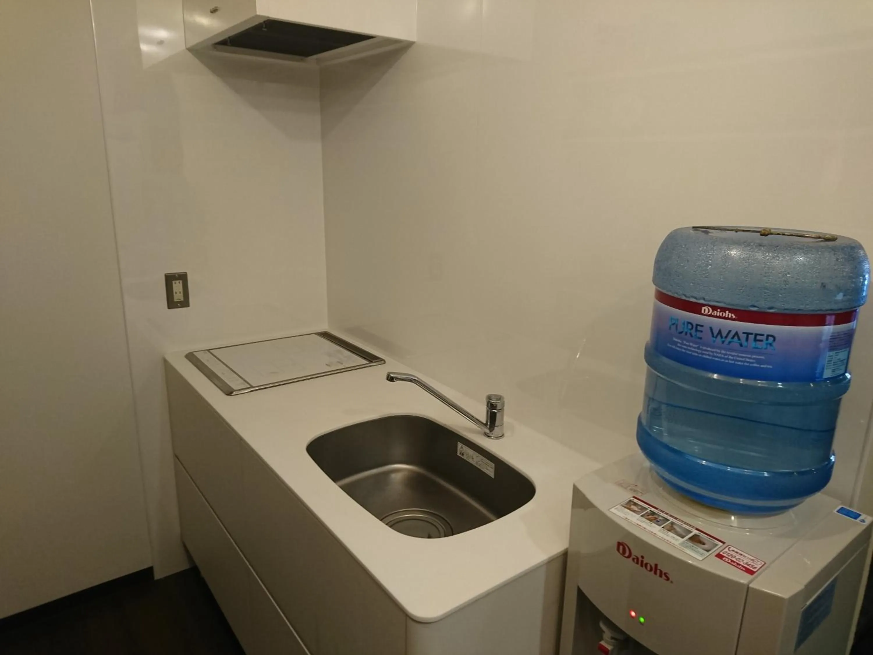 Communal kitchen in Miyajima Shiro